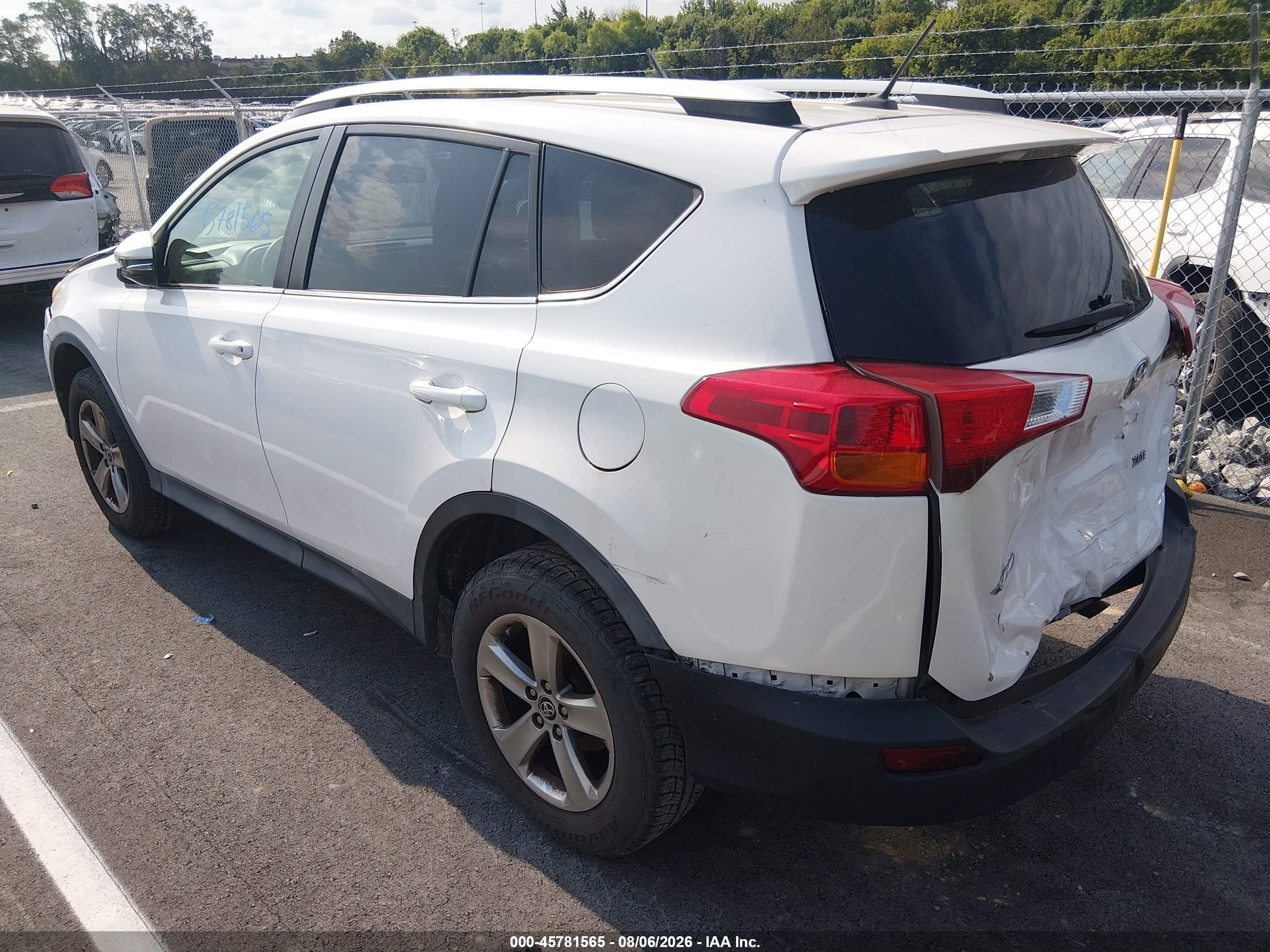 2015 Toyota Rav4 Xle White vin: 2T3WFREV9FW230030