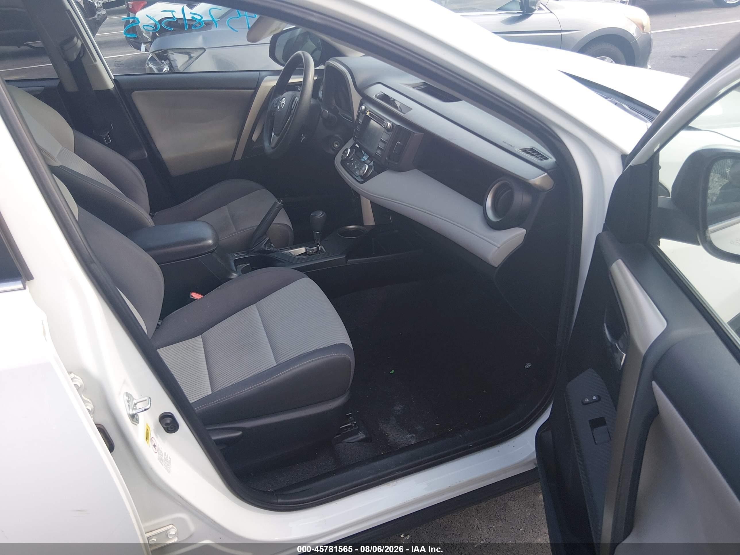 2015 Toyota Rav4 Xle White vin: 2T3WFREV9FW230030