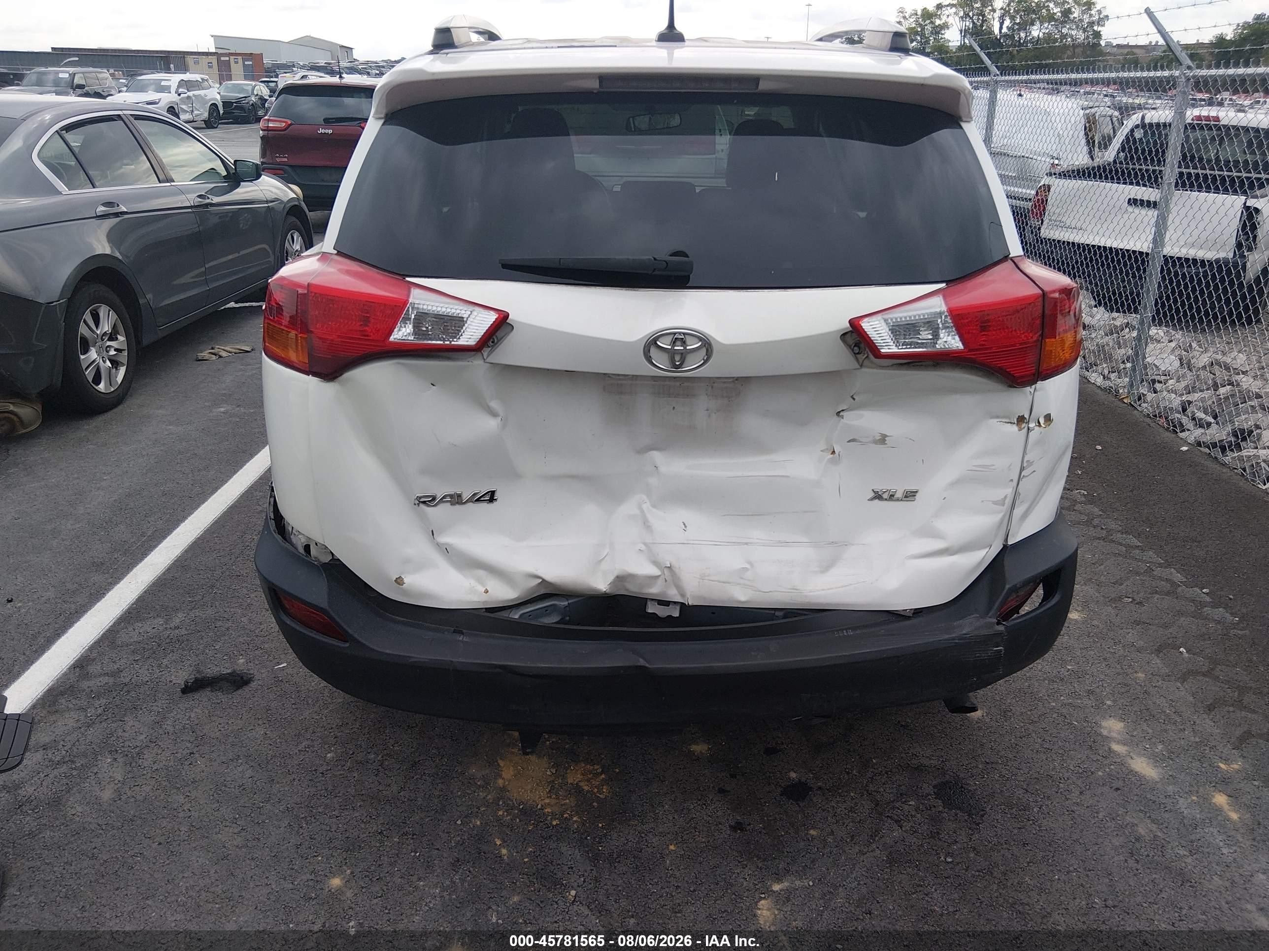 2015 Toyota Rav4 Xle White vin: 2T3WFREV9FW230030