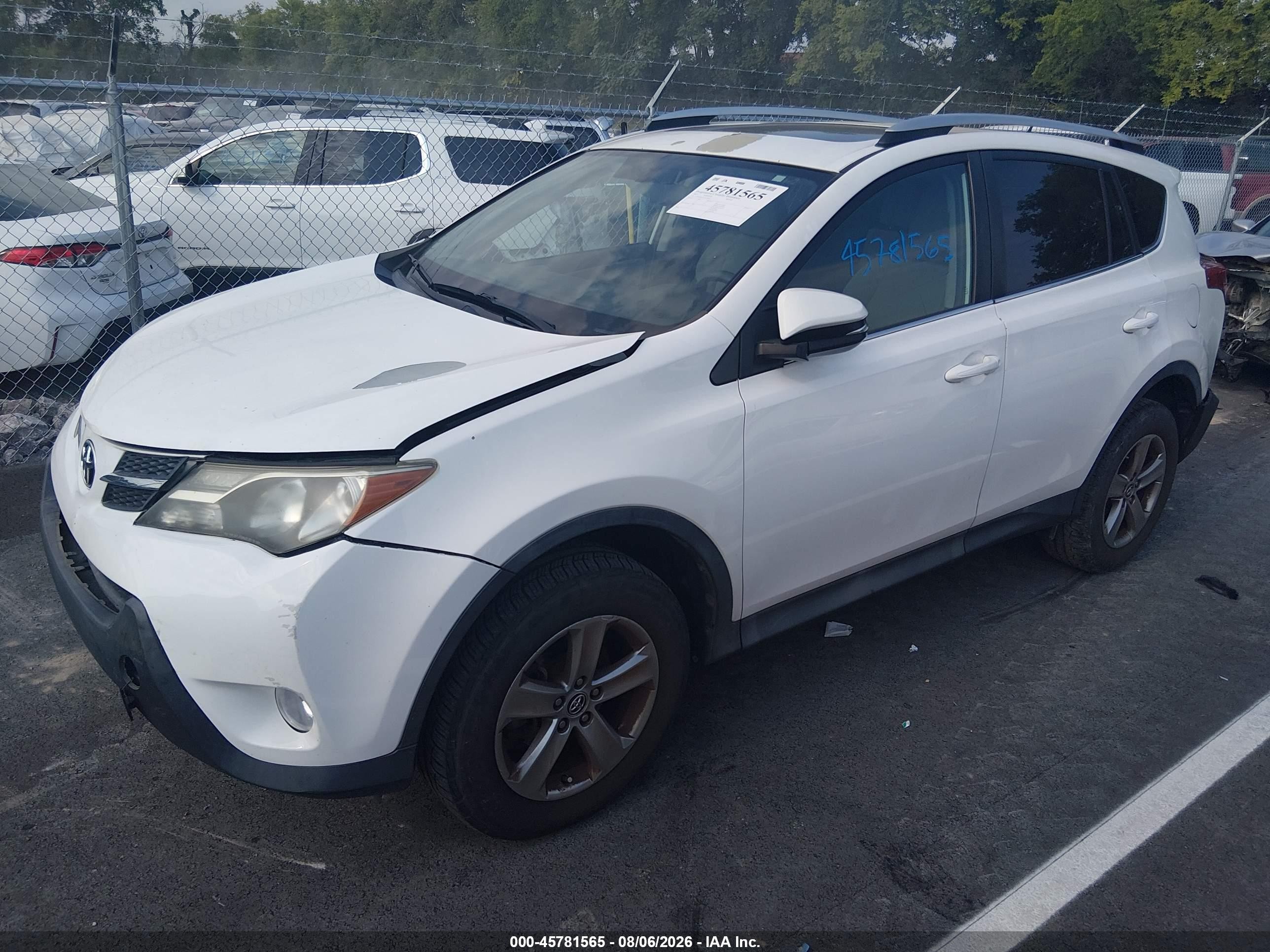 2015 Toyota Rav4 Xle White vin: 2T3WFREV9FW230030
