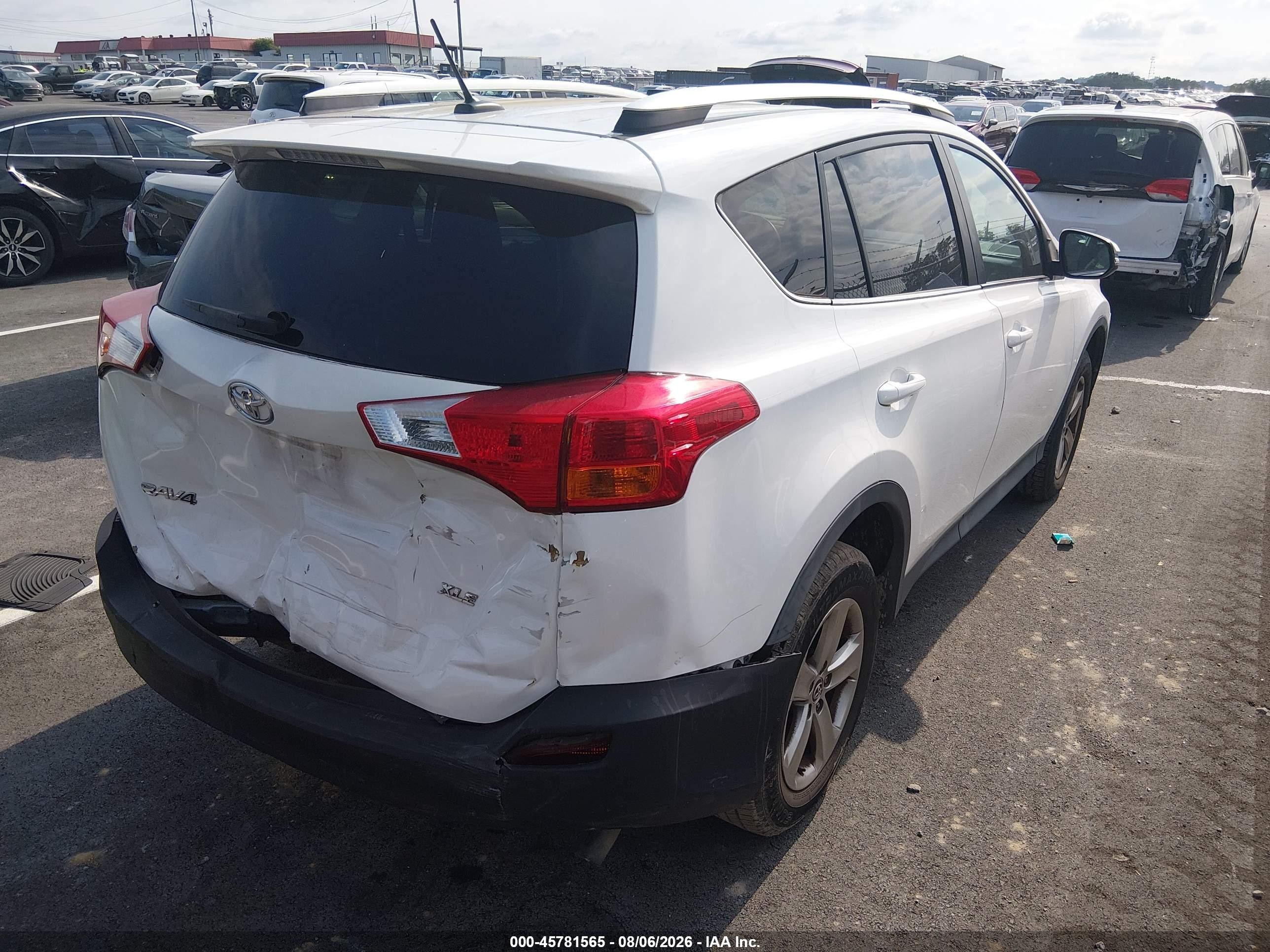 2015 Toyota Rav4 Xle White vin: 2T3WFREV9FW230030