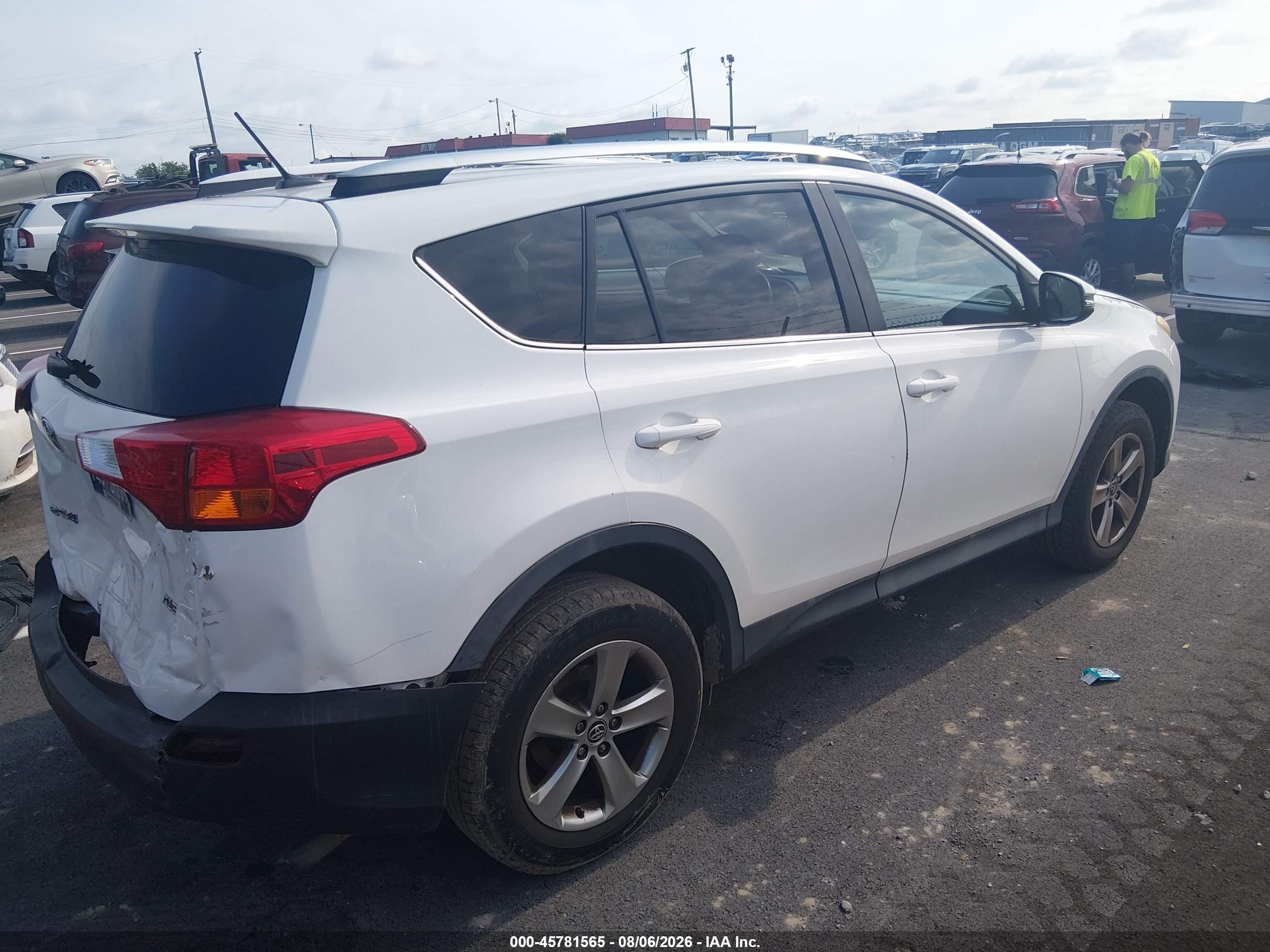 2015 Toyota Rav4 Xle White vin: 2T3WFREV9FW230030