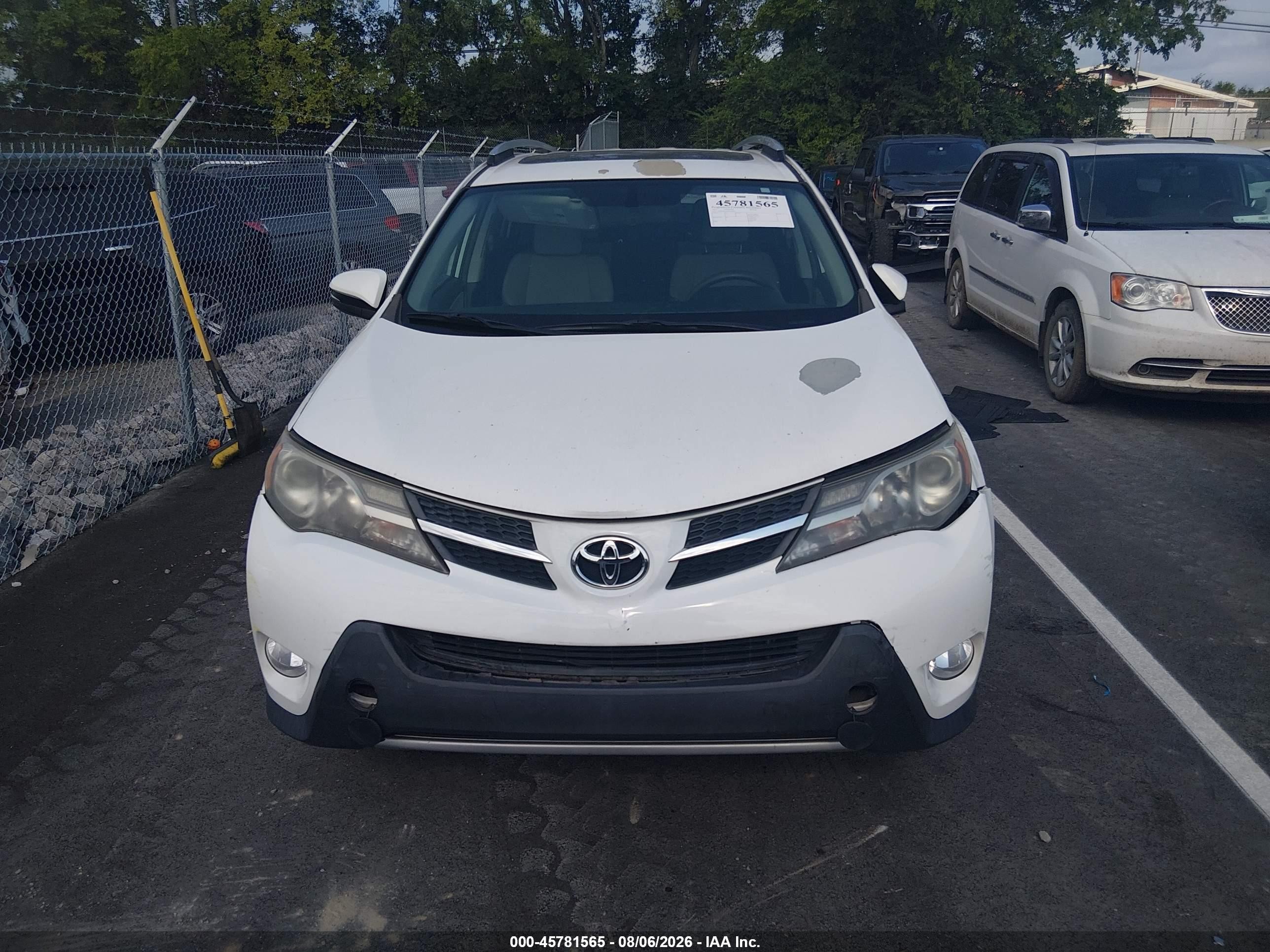 2015 Toyota Rav4 Xle White vin: 2T3WFREV9FW230030
