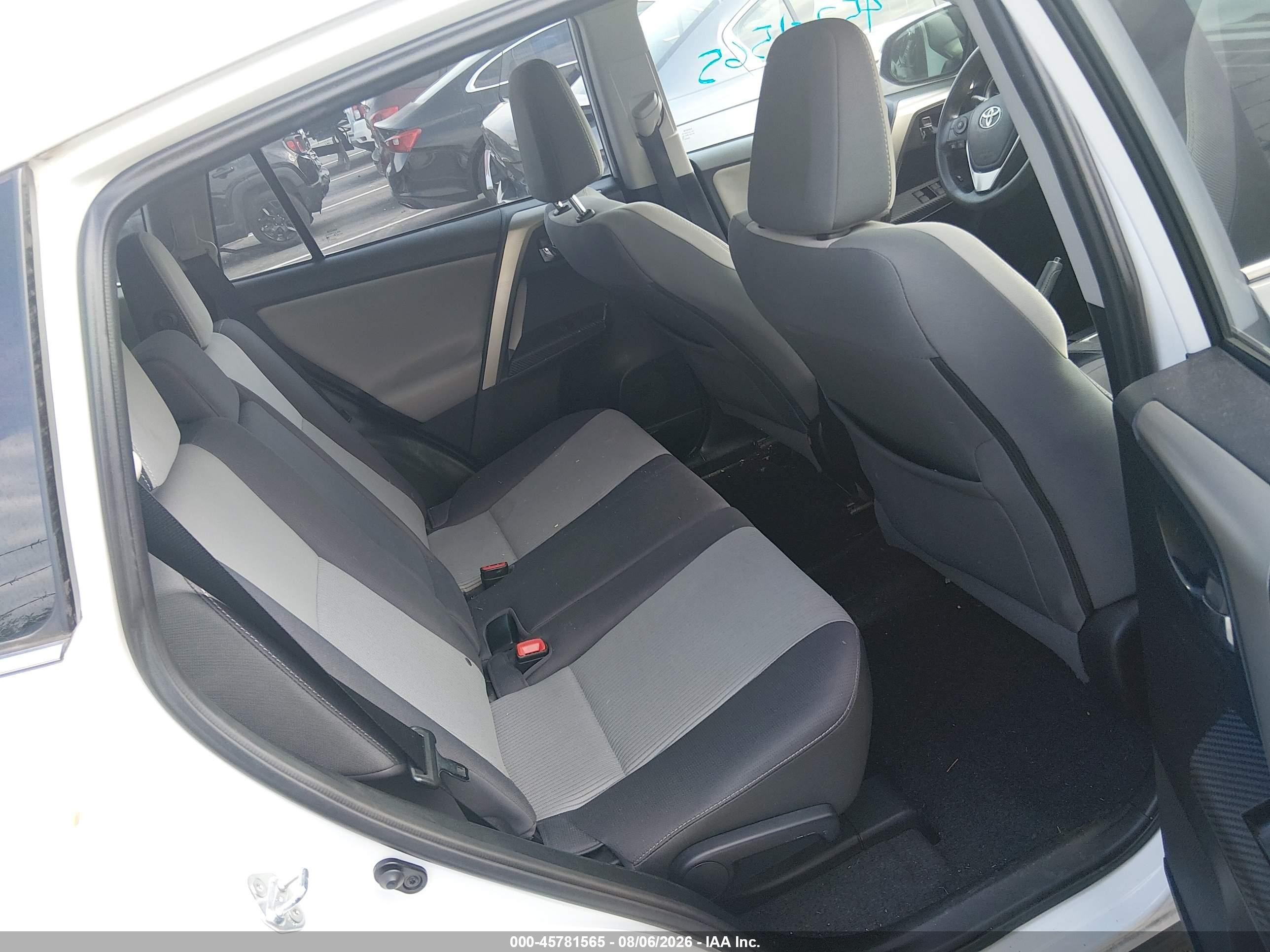 2015 Toyota Rav4 Xle White vin: 2T3WFREV9FW230030