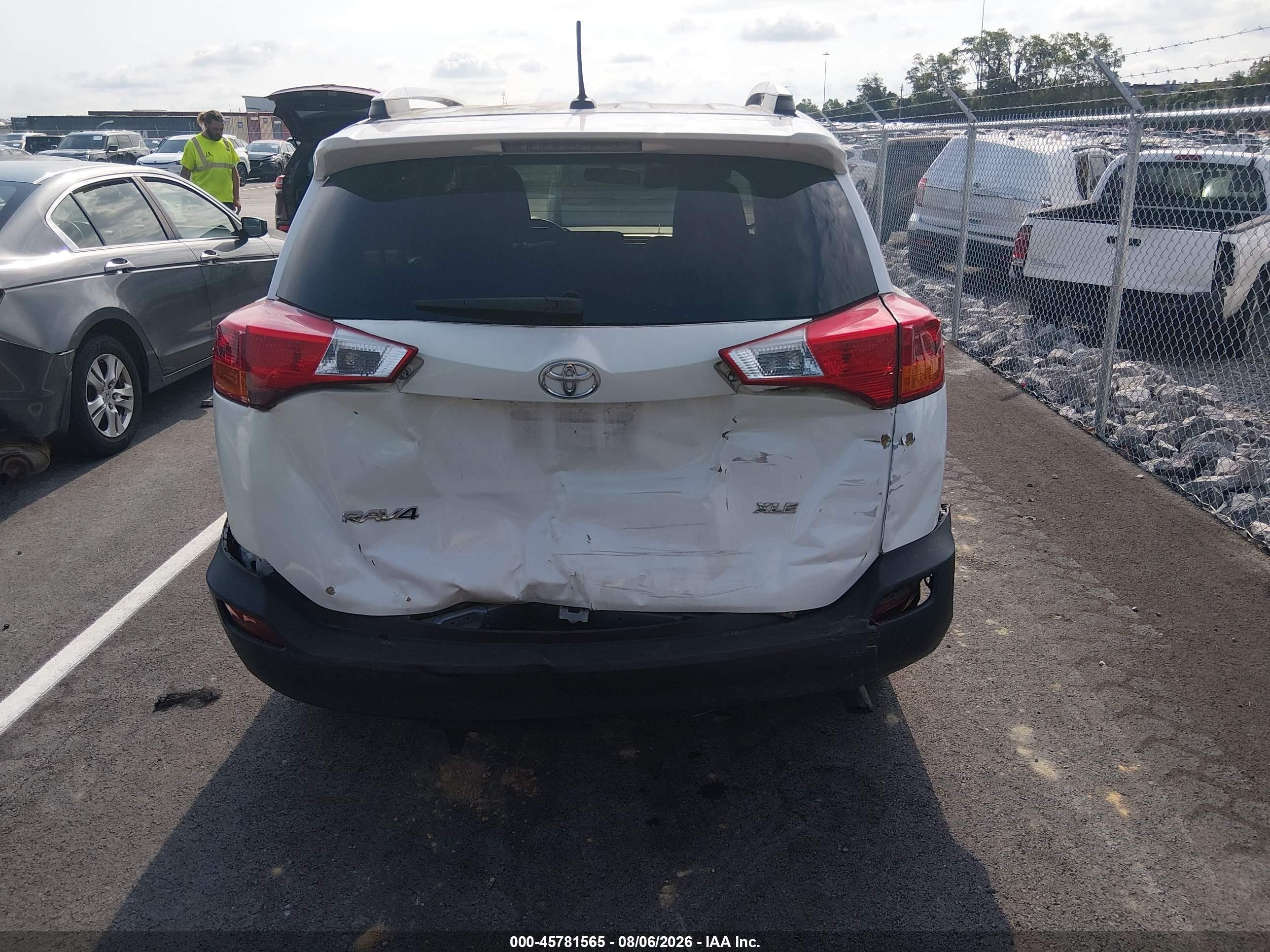 2015 Toyota Rav4 Xle White vin: 2T3WFREV9FW230030