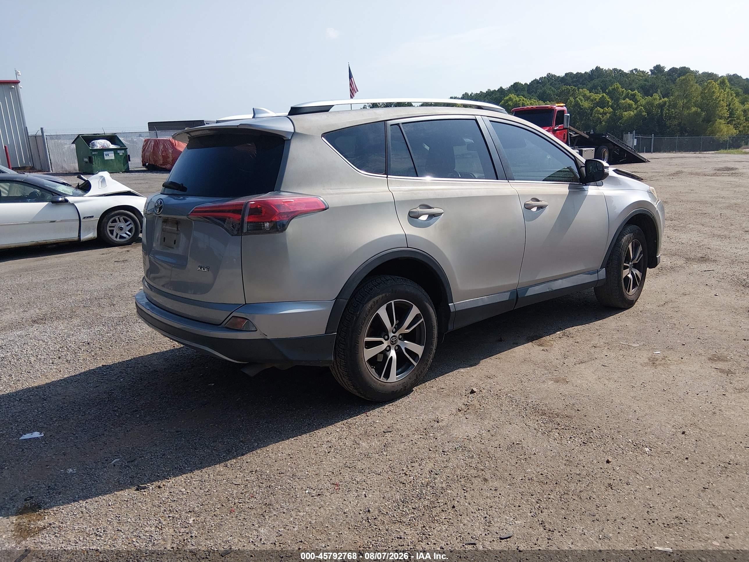 2016 Toyota Rav4 Xle Серебряный vin: 2T3WFREV9GW283876