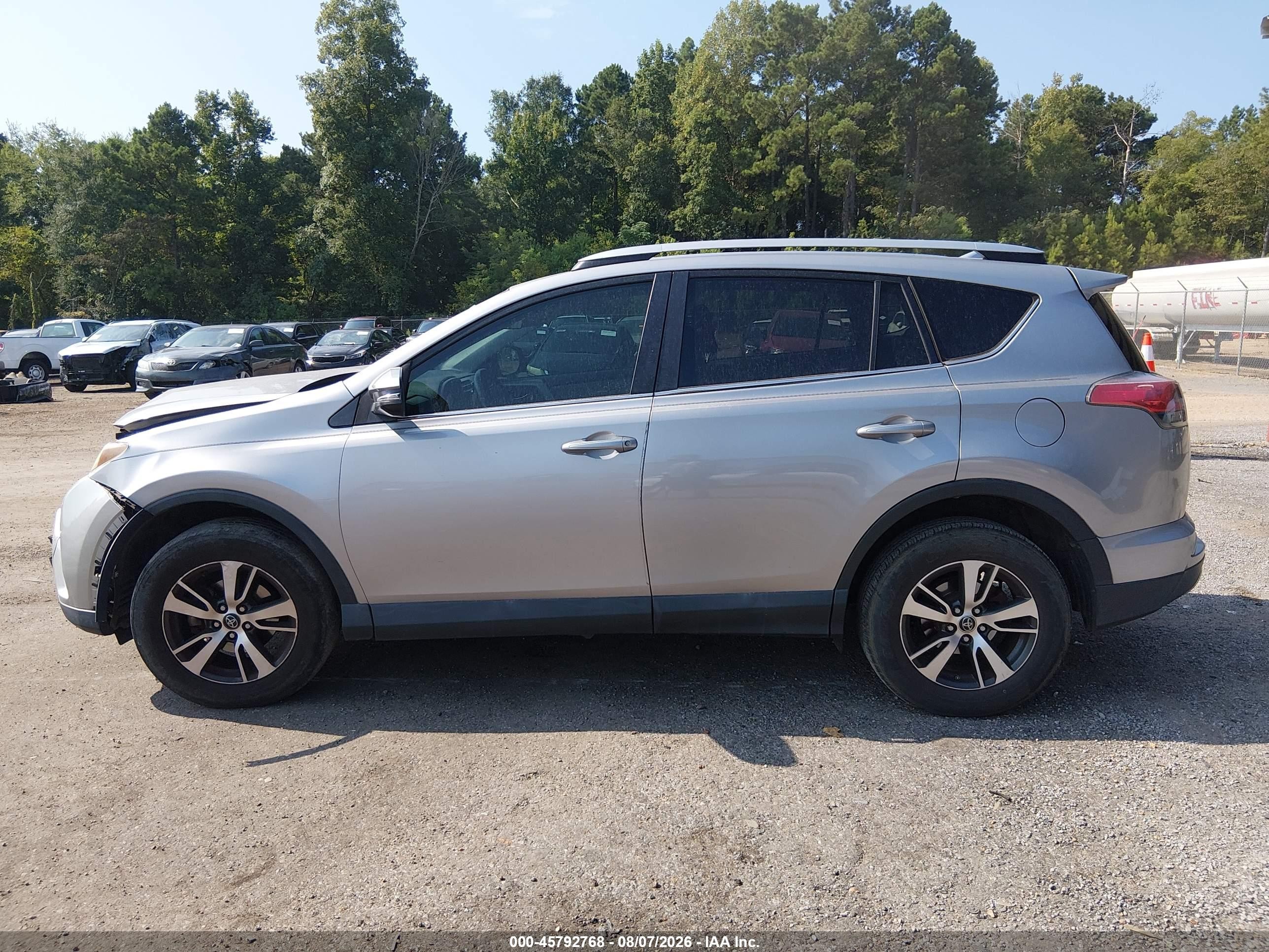 2016 Toyota Rav4 Xle Серебряный vin: 2T3WFREV9GW283876