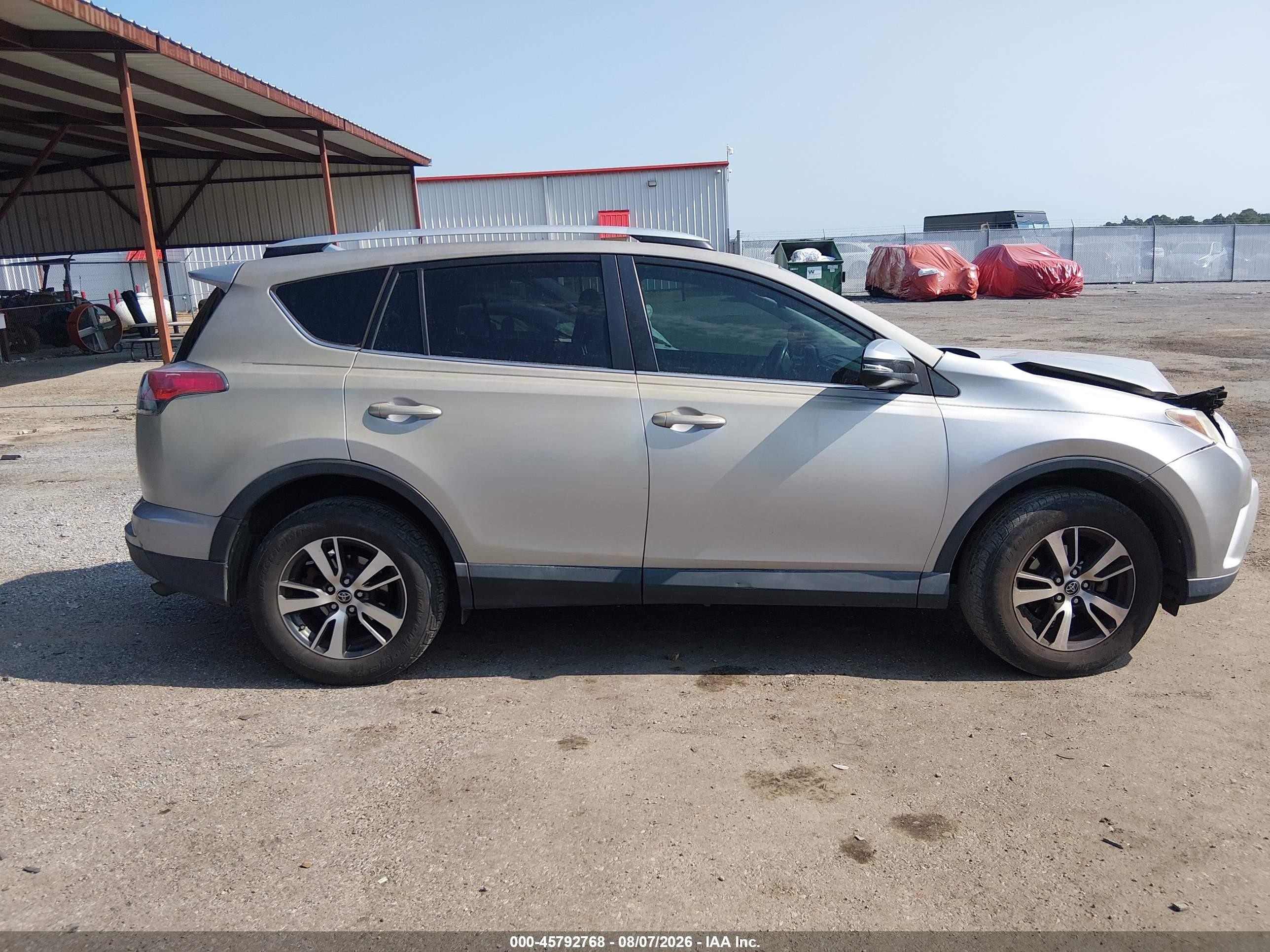 2016 Toyota Rav4 Xle Серебряный vin: 2T3WFREV9GW283876
