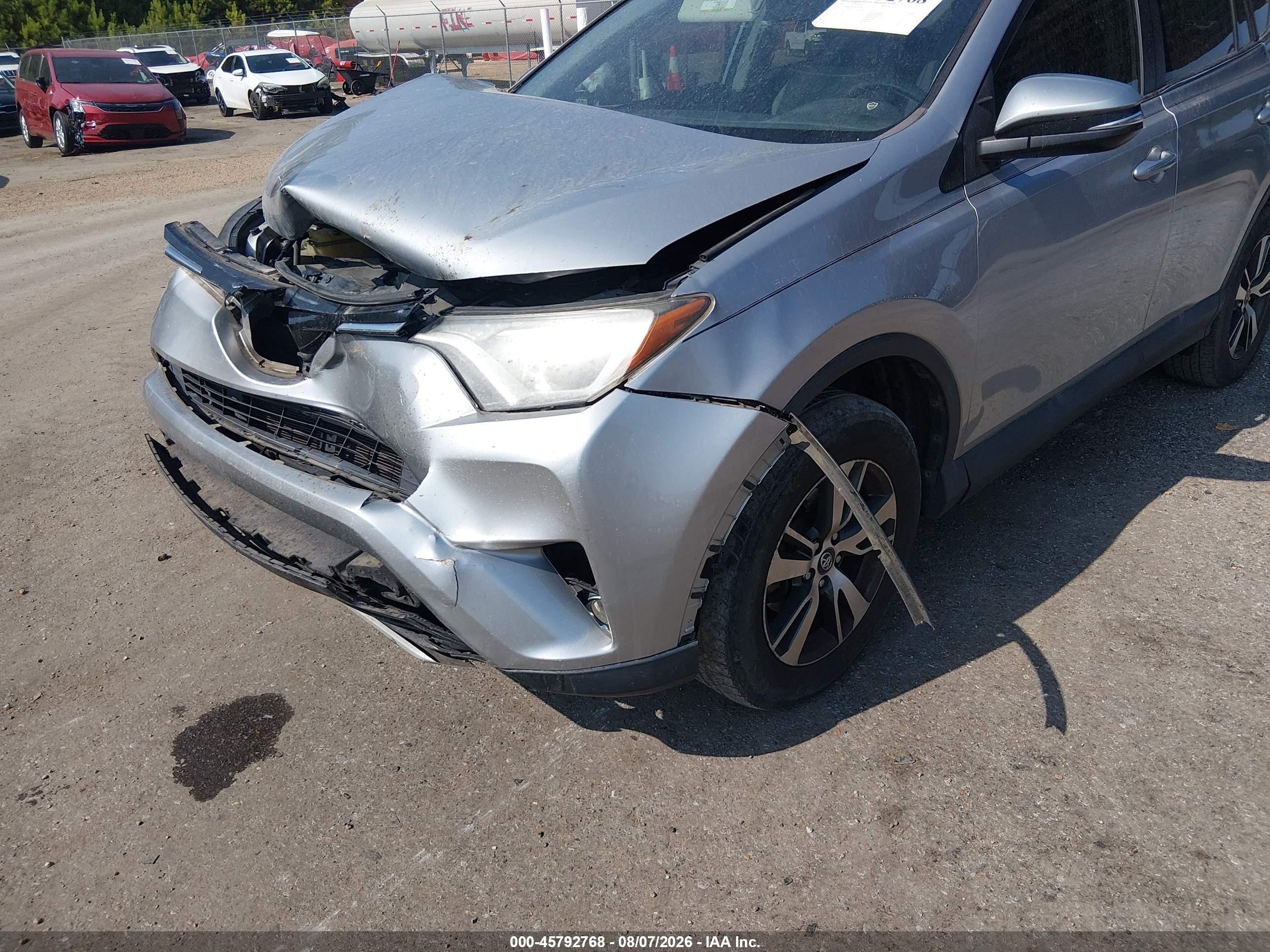 2016 Toyota Rav4 Xle Серебряный vin: 2T3WFREV9GW283876