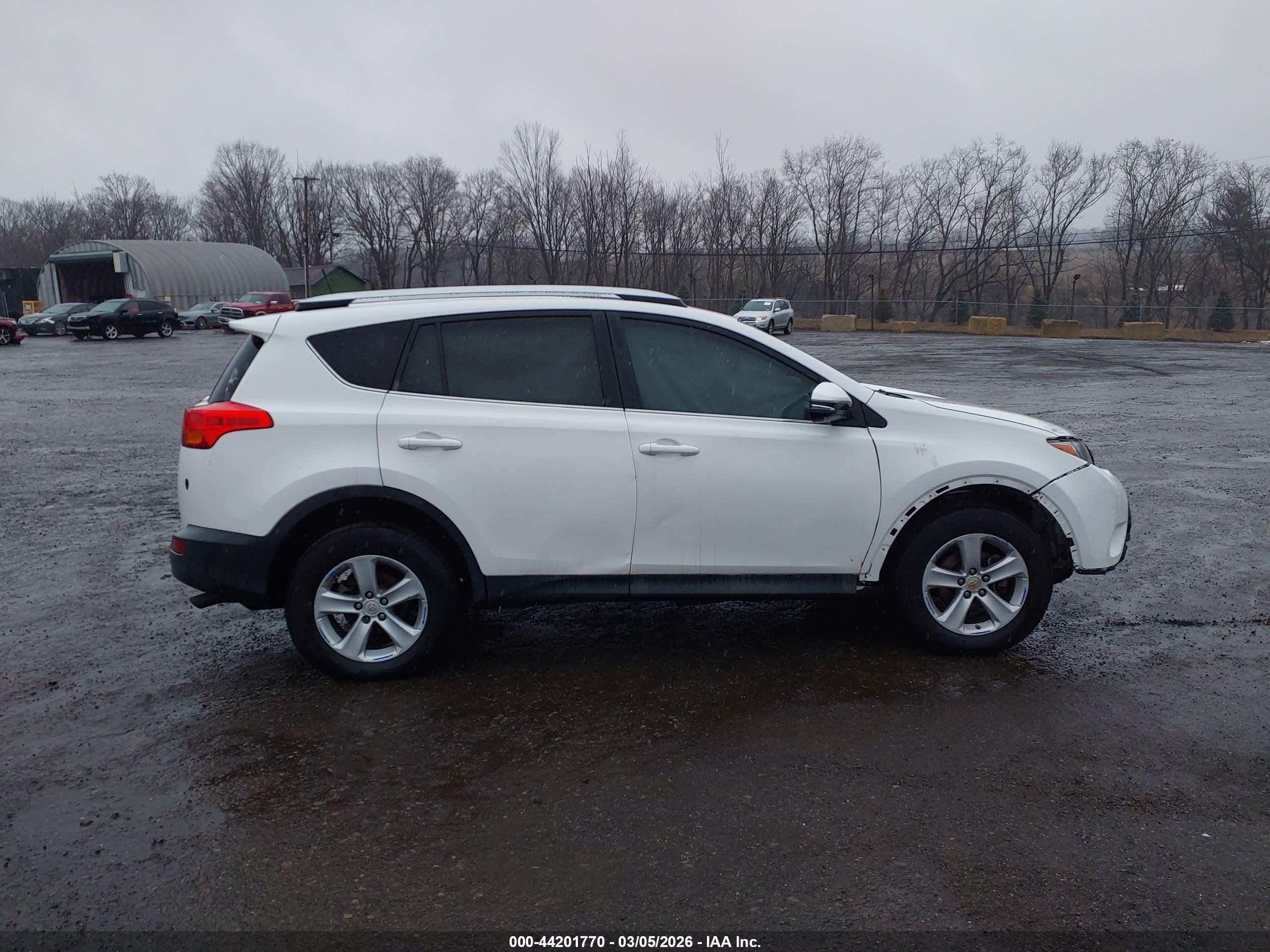 2013 Toyota Rav4 Xle White vin: 2T3WFREVXDW063366