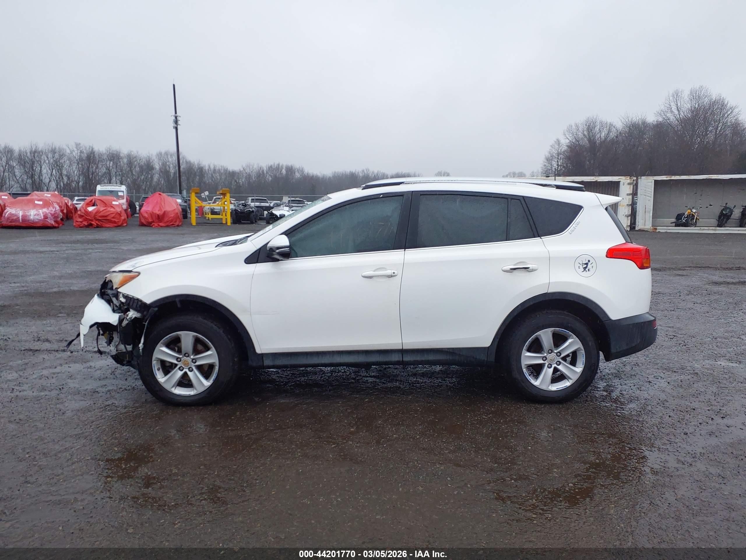 2013 Toyota Rav4 Xle White vin: 2T3WFREVXDW063366