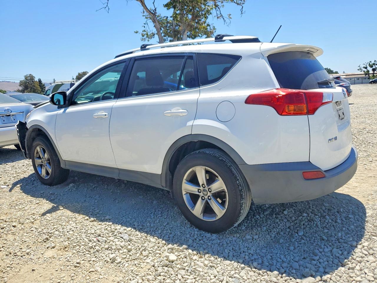 2015 Toyota Rav4 Xle White vin: 2T3WFREVXFW134052