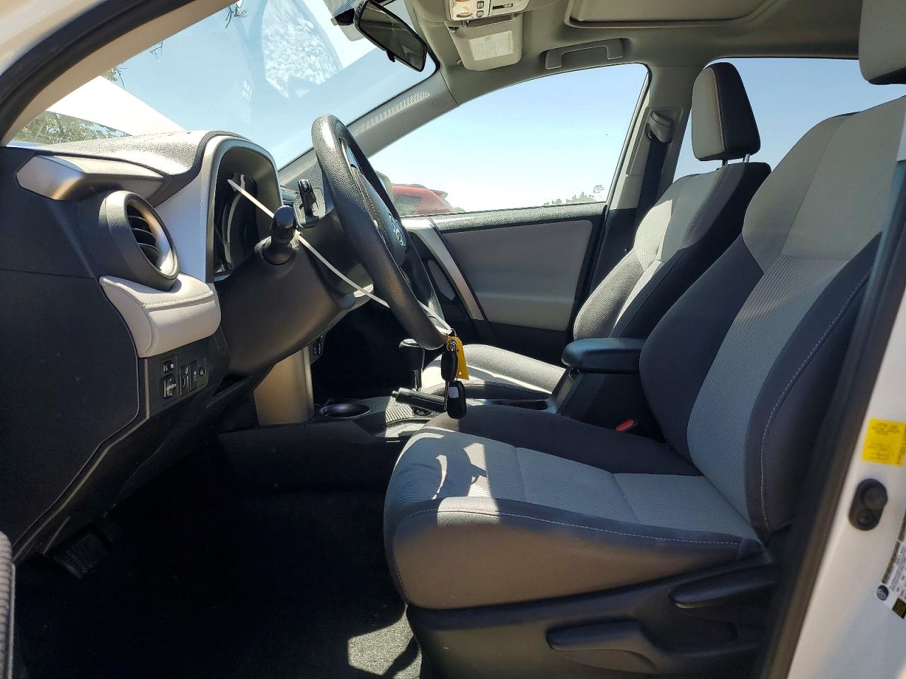 2015 Toyota Rav4 Xle White vin: 2T3WFREVXFW134052