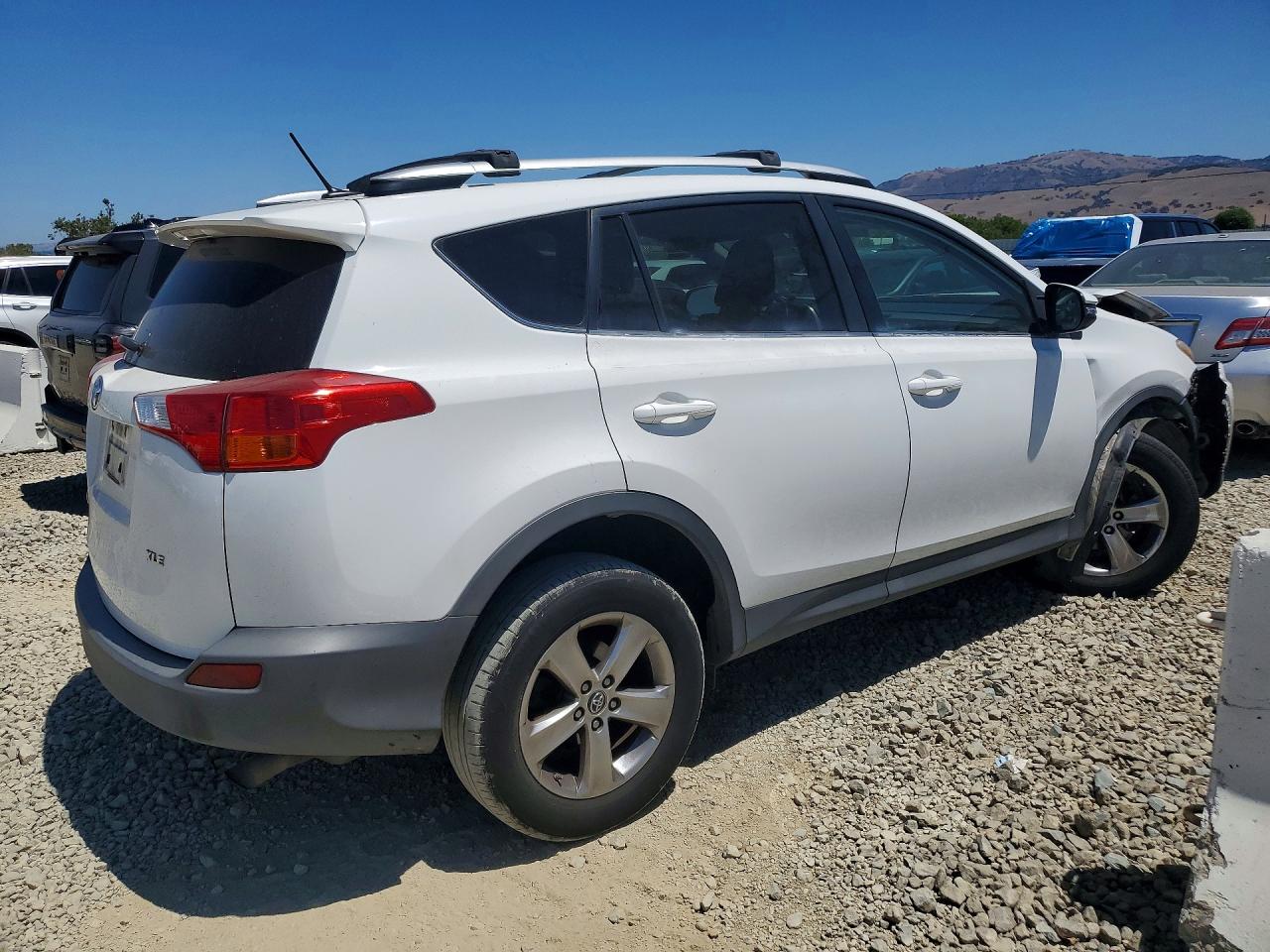 2015 Toyota Rav4 Xle White vin: 2T3WFREVXFW134052