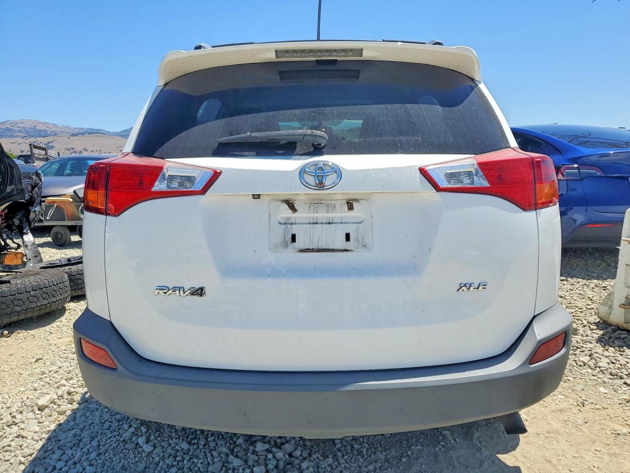 2015 Toyota Rav4 Xle White vin: 2T3WFREVXFW134052