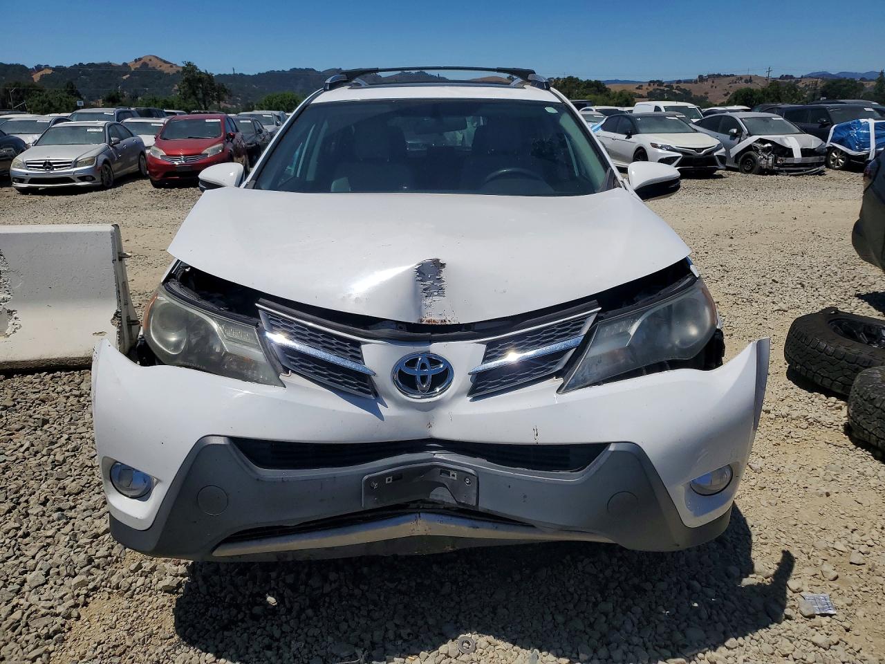 2015 Toyota Rav4 Xle White vin: 2T3WFREVXFW134052