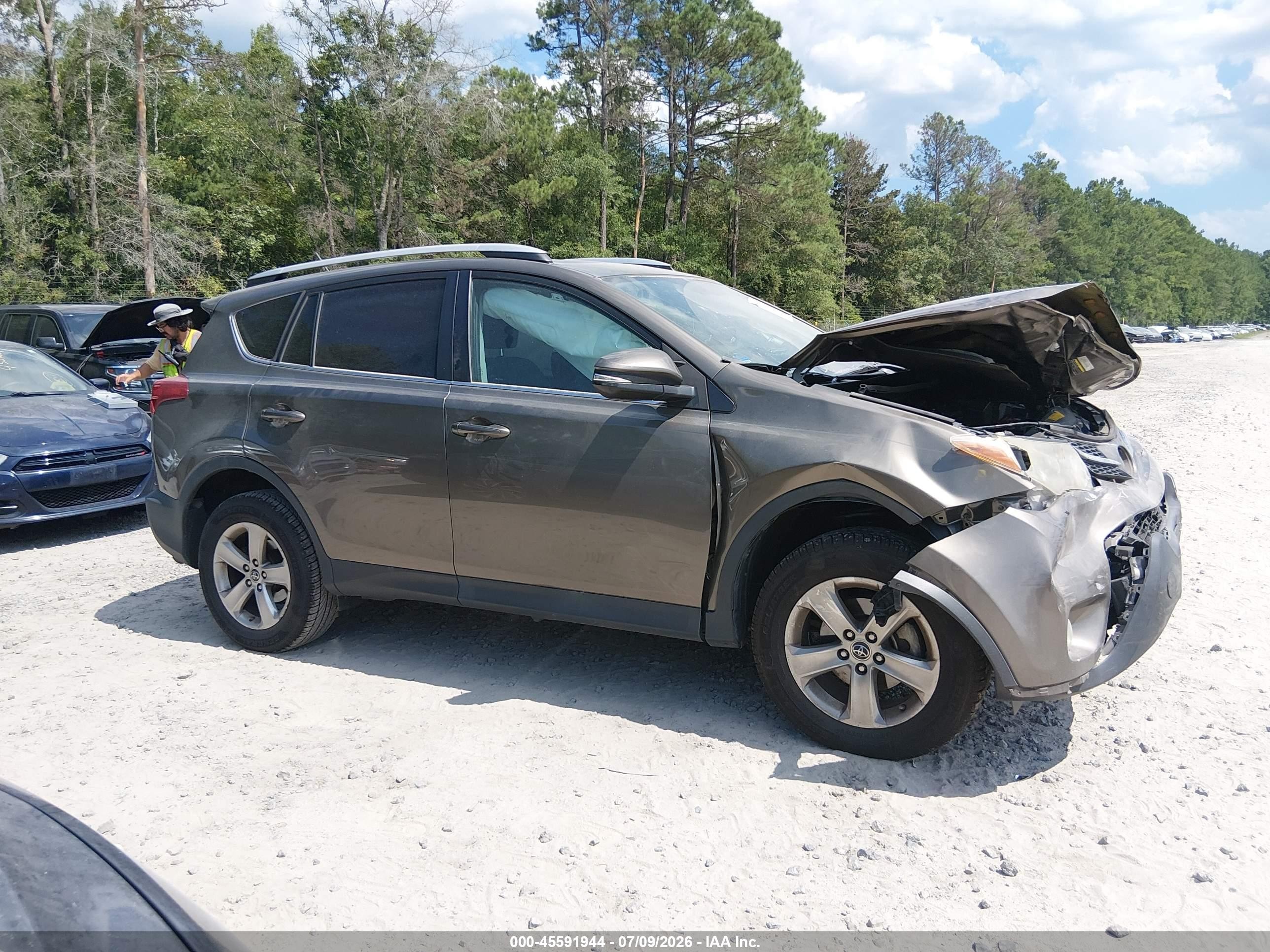 2015 Toyota Rav4 Xle Tan vin: 2T3WFREVXFW142801
