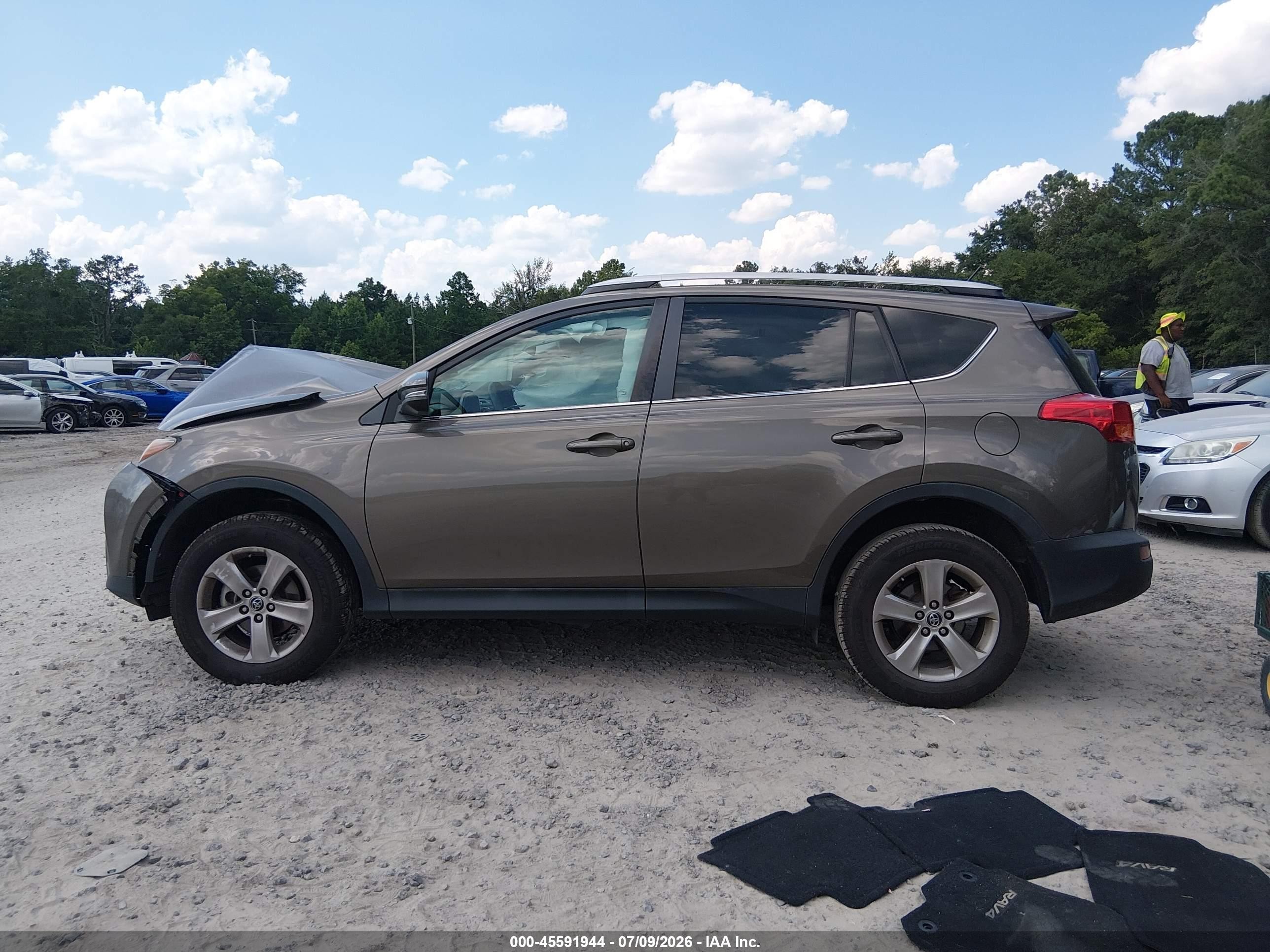2015 Toyota Rav4 Xle Tan vin: 2T3WFREVXFW142801