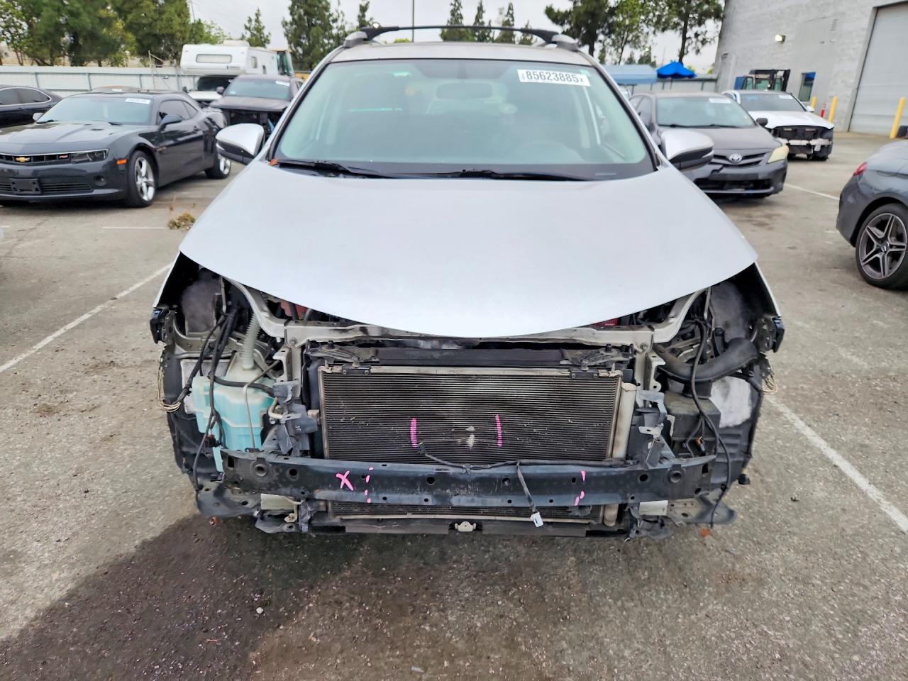 2015 Toyota Rav4 Xle Silver vin: 2T3WFREVXFW145262