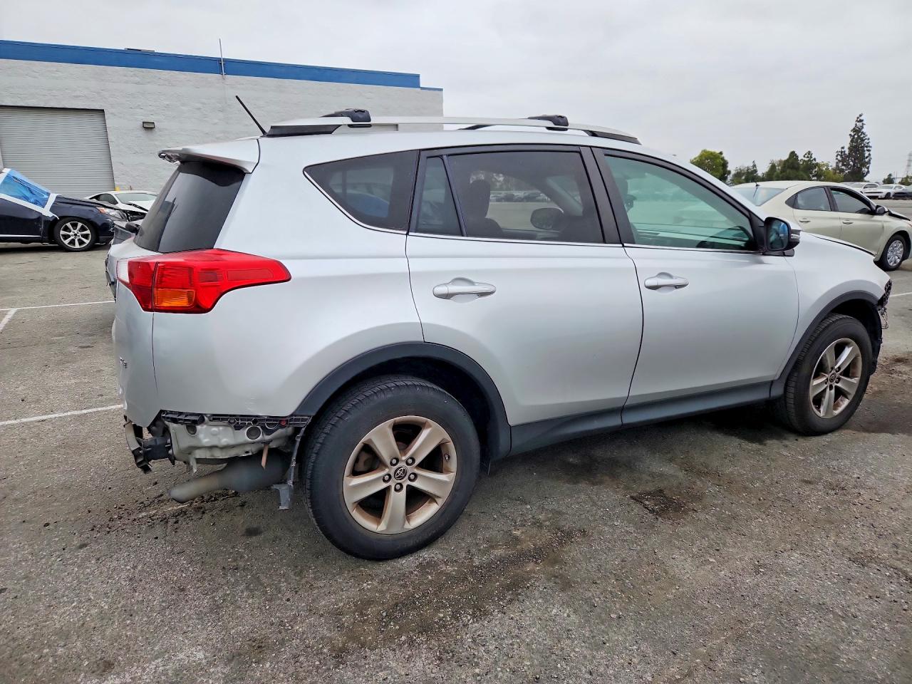 2015 Toyota Rav4 Xle Silver vin: 2T3WFREVXFW145262
