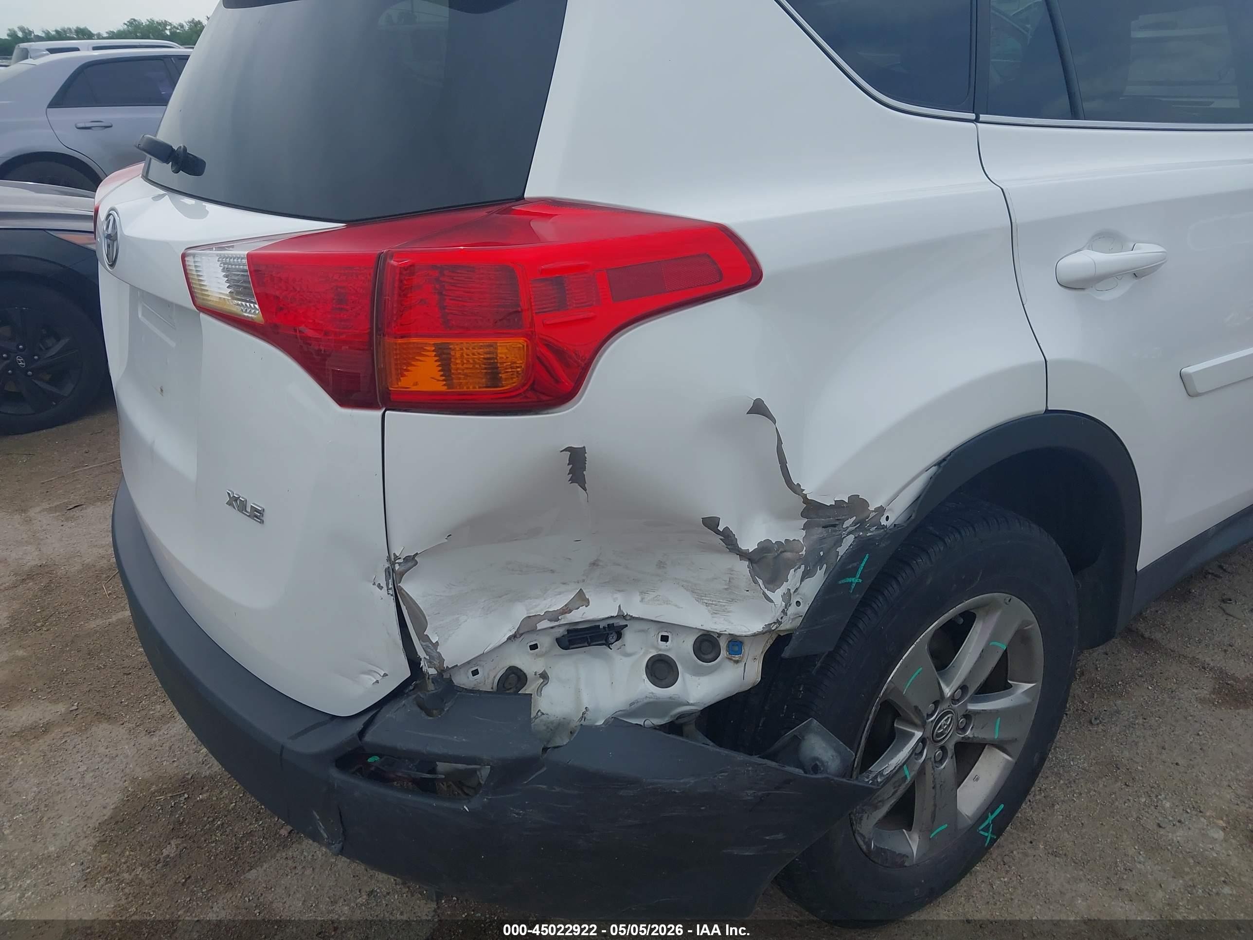 2015 Toyota Rav4 Xle White vin: 2T3WFREVXFW212832
