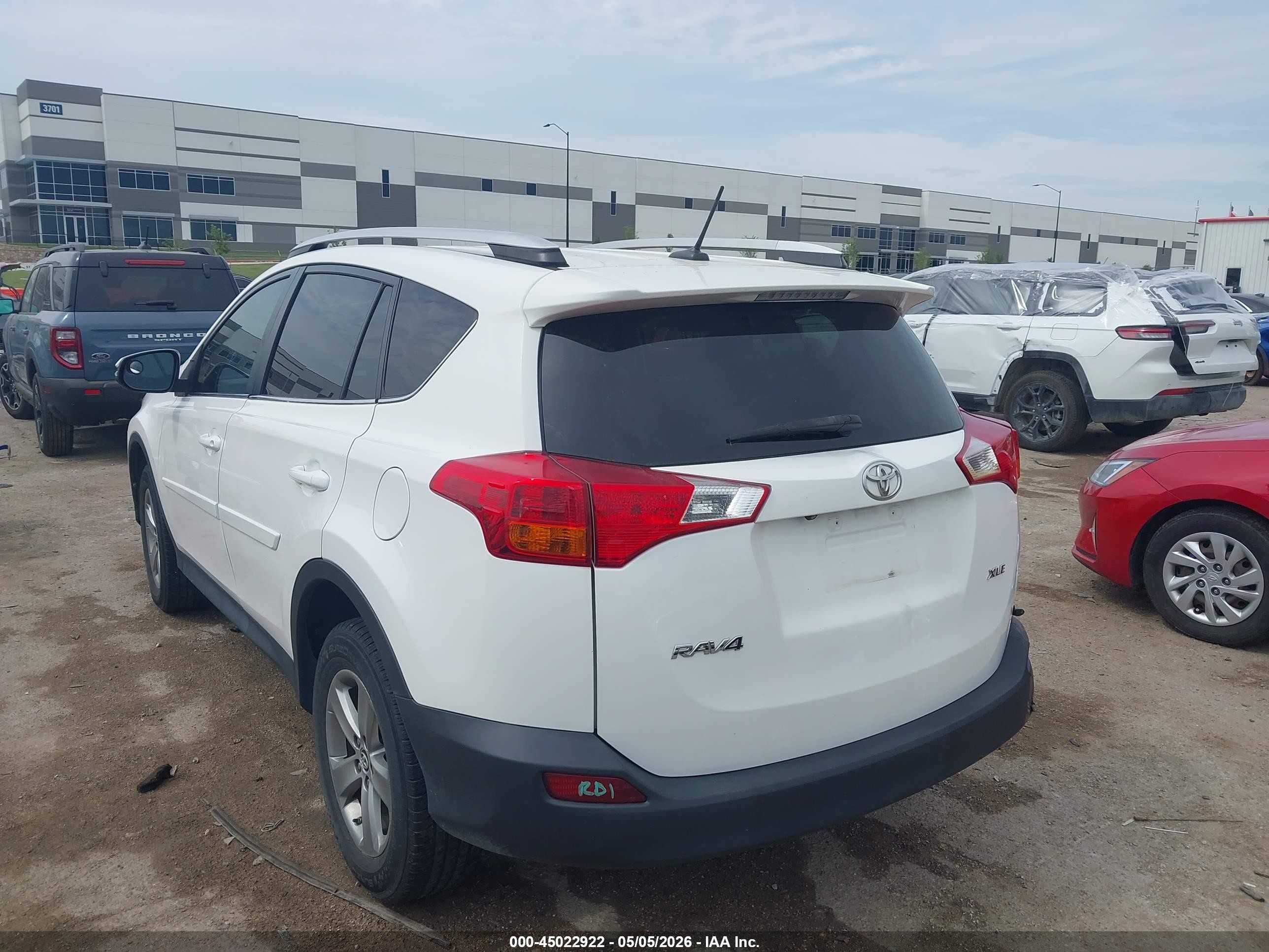2015 Toyota Rav4 Xle White vin: 2T3WFREVXFW212832