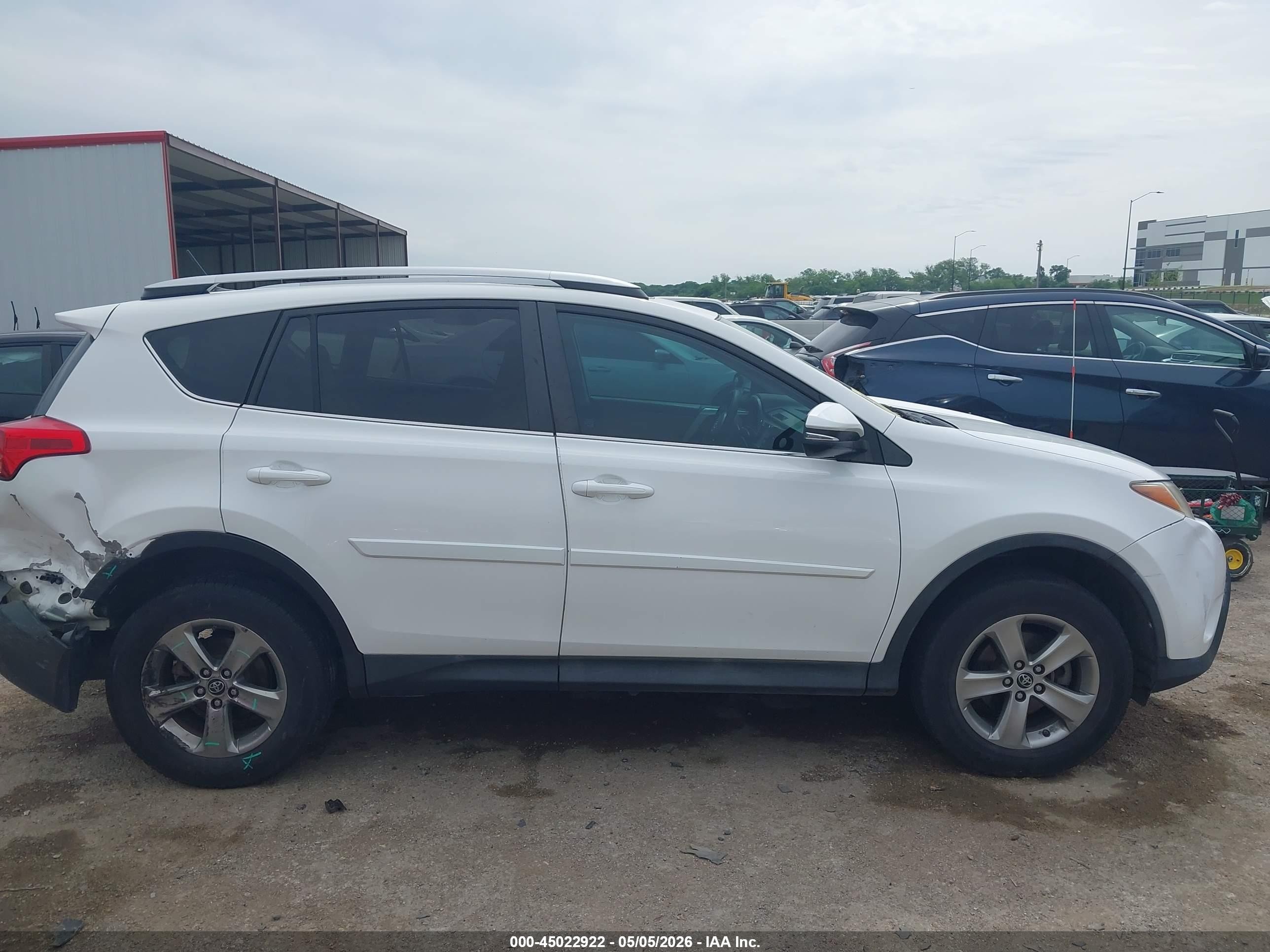 2015 Toyota Rav4 Xle White vin: 2T3WFREVXFW212832