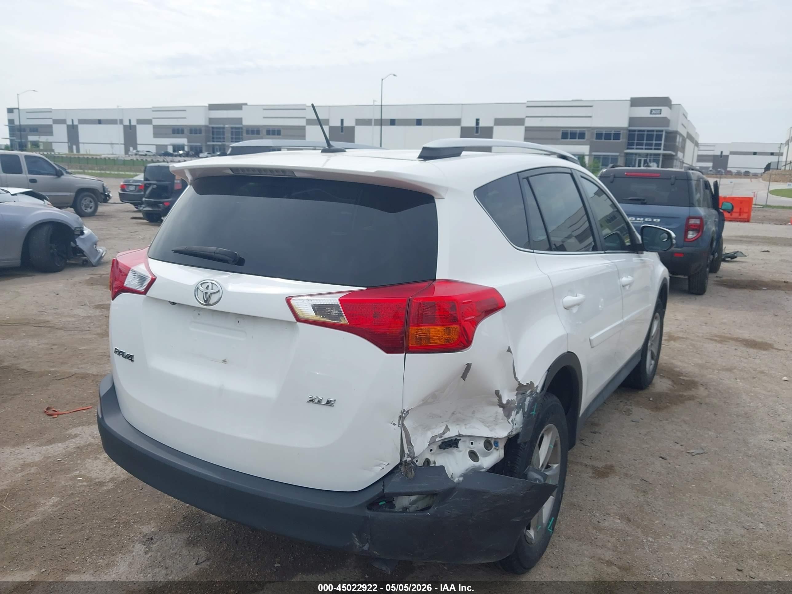 2015 Toyota Rav4 Xle White vin: 2T3WFREVXFW212832