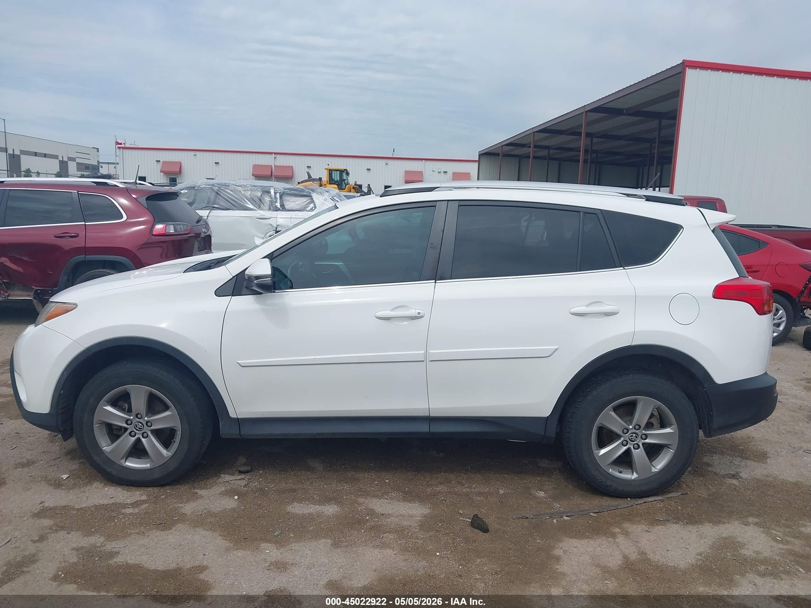 2015 Toyota Rav4 Xle White vin: 2T3WFREVXFW212832