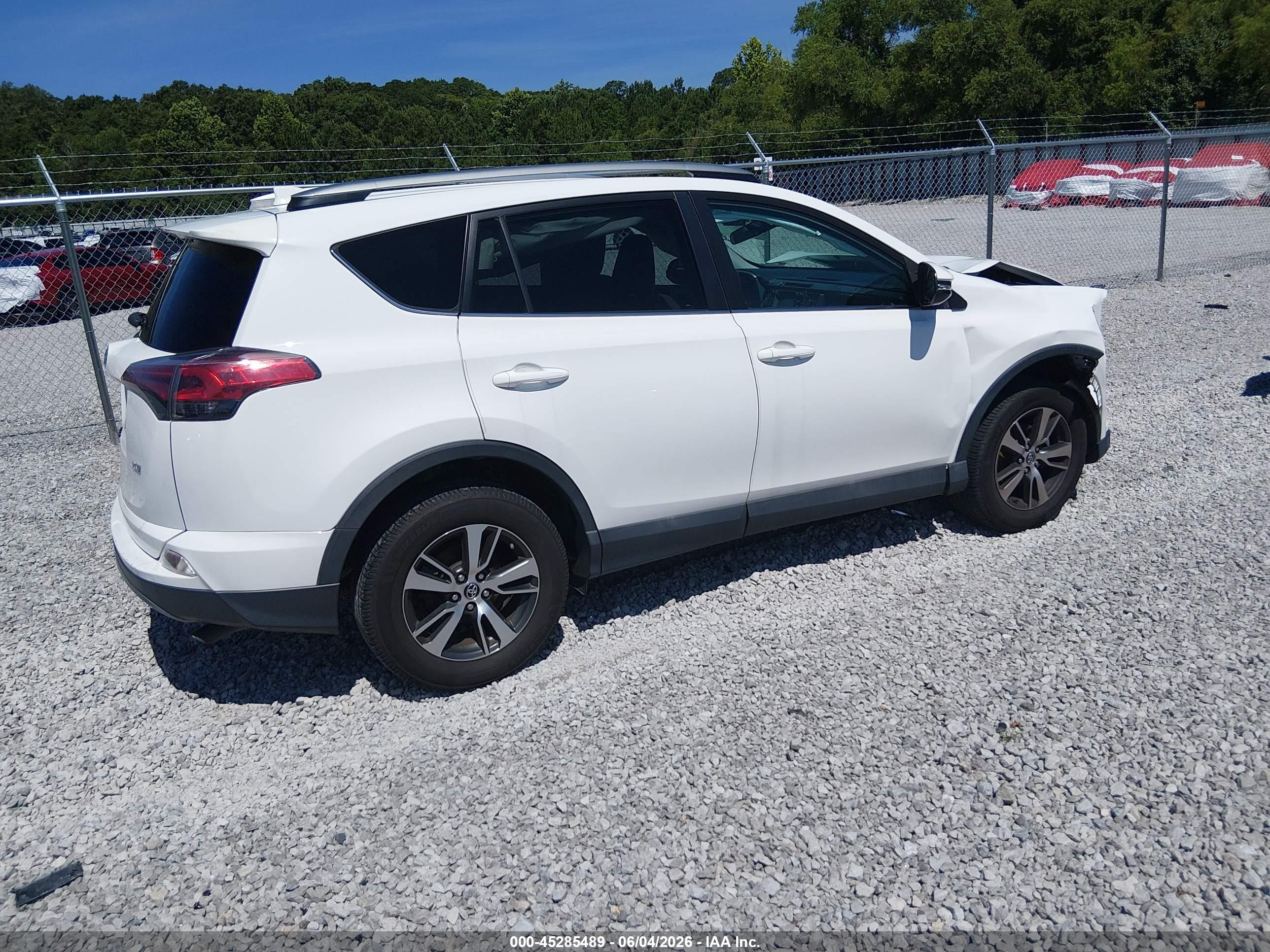 2018 Toyota Rav4 Белый vin: 2T3WFREZXJW447143