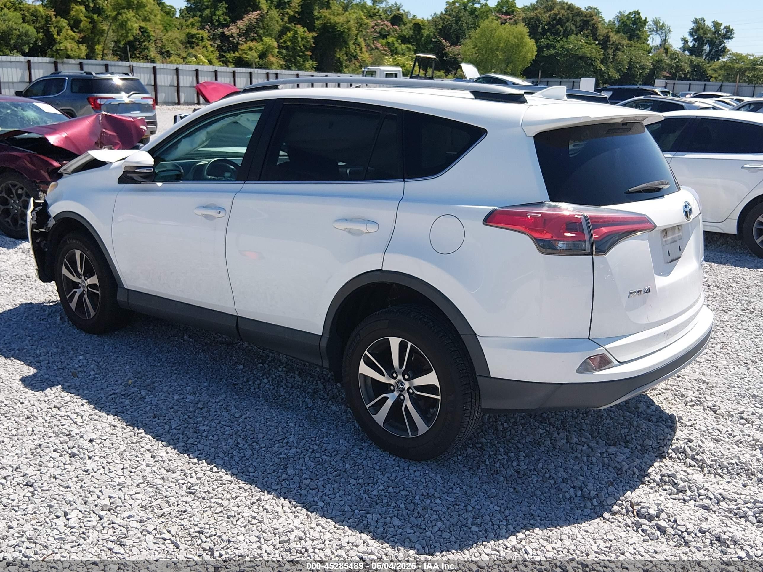 2018 Toyota Rav4 Белый vin: 2T3WFREZXJW447143