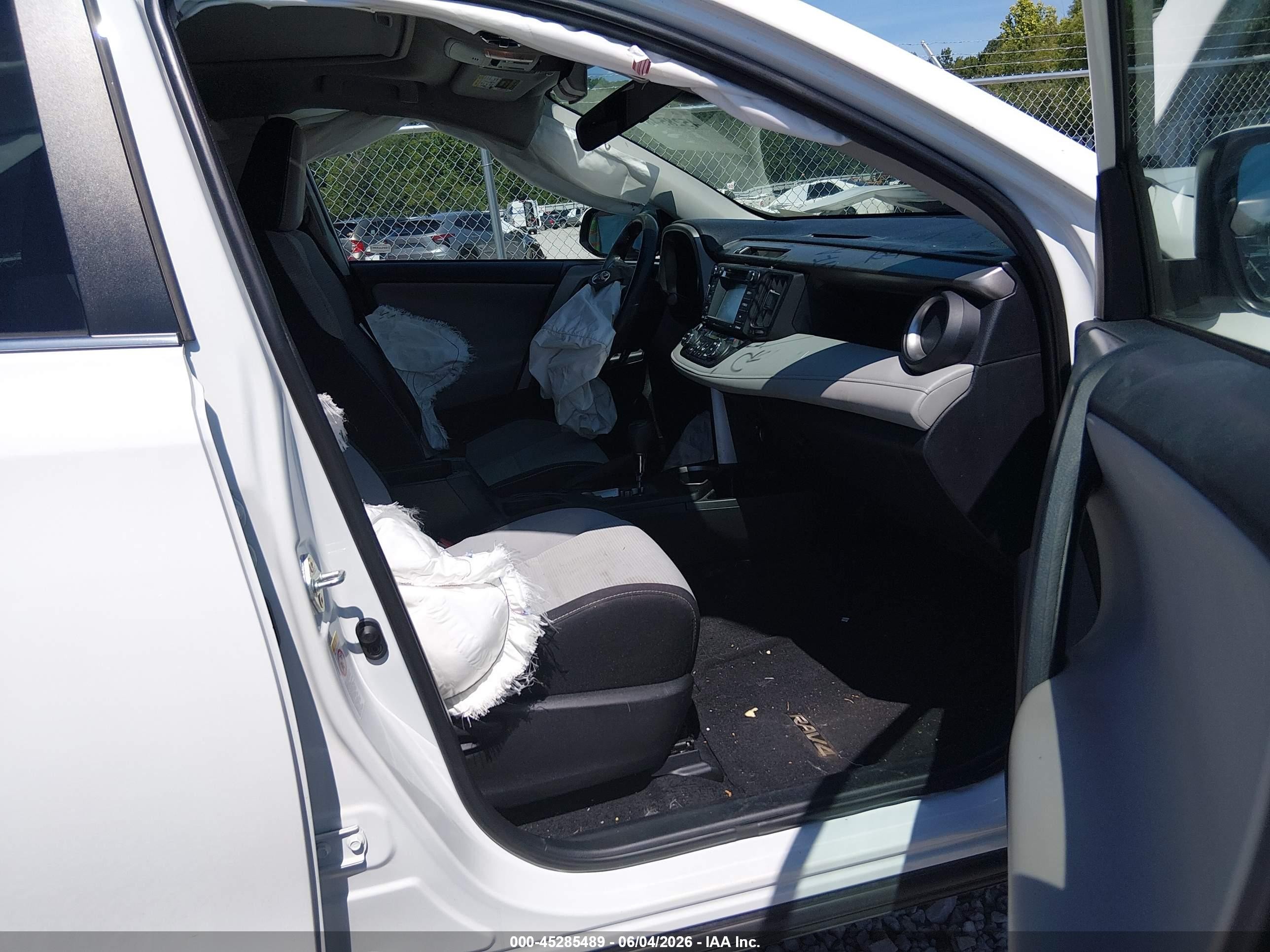 2018 Toyota Rav4 Белый vin: 2T3WFREZXJW447143