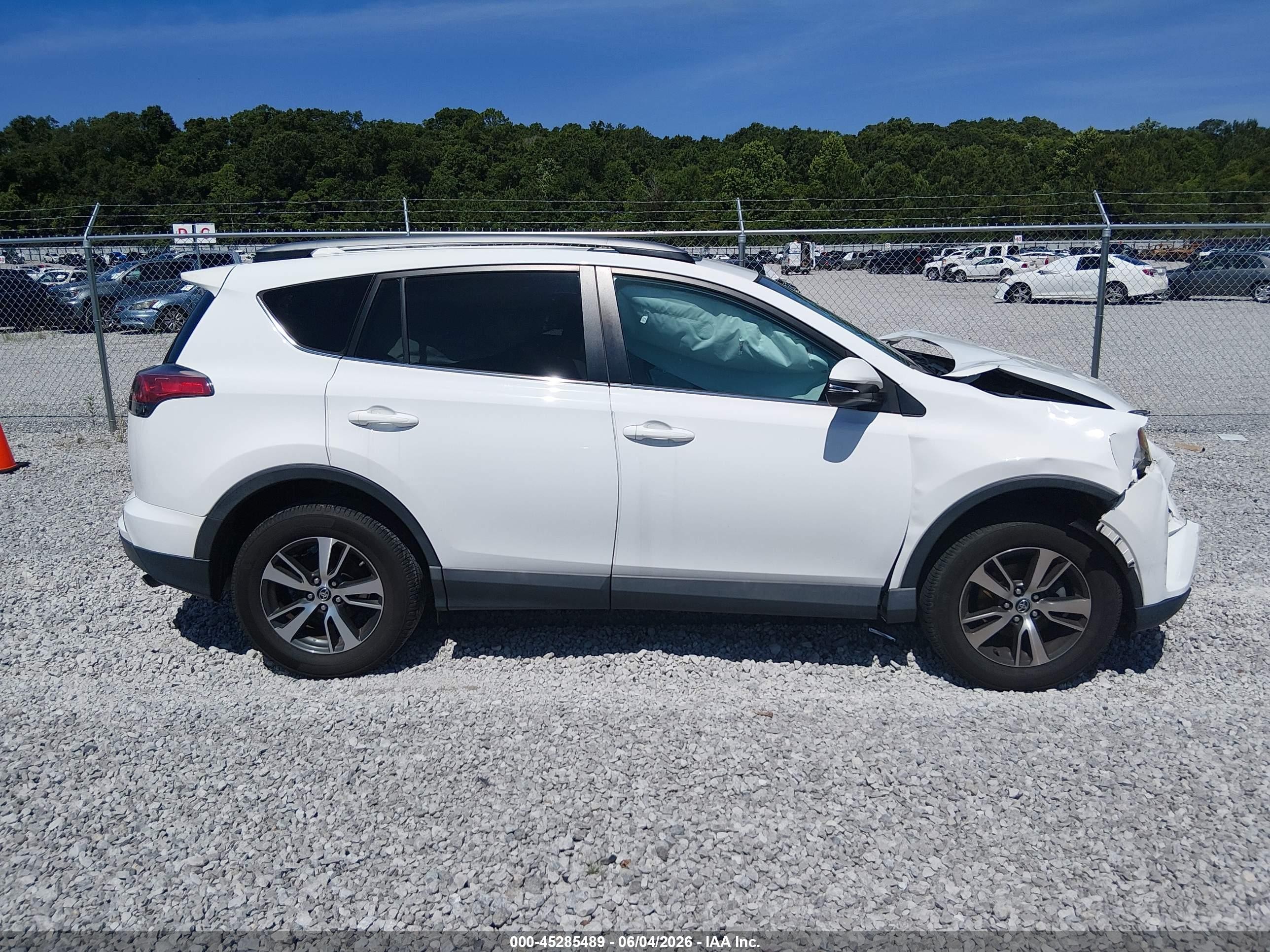 2018 Toyota Rav4 Белый vin: 2T3WFREZXJW447143