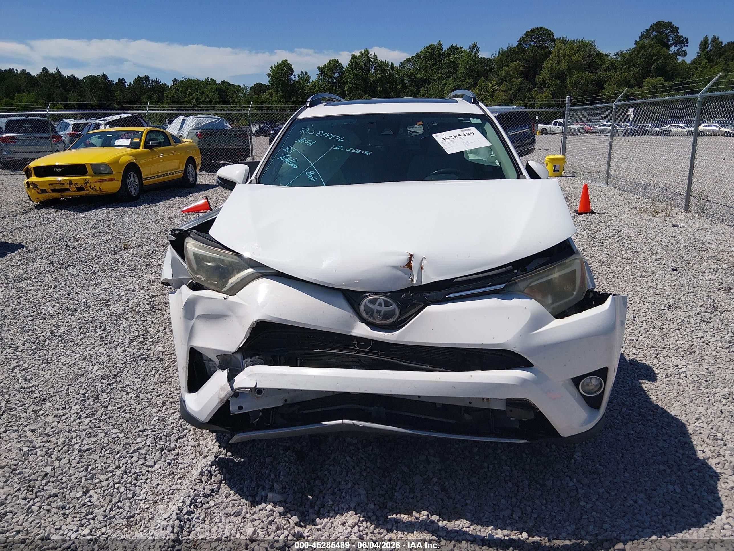 2018 Toyota Rav4 Белый vin: 2T3WFREZXJW447143