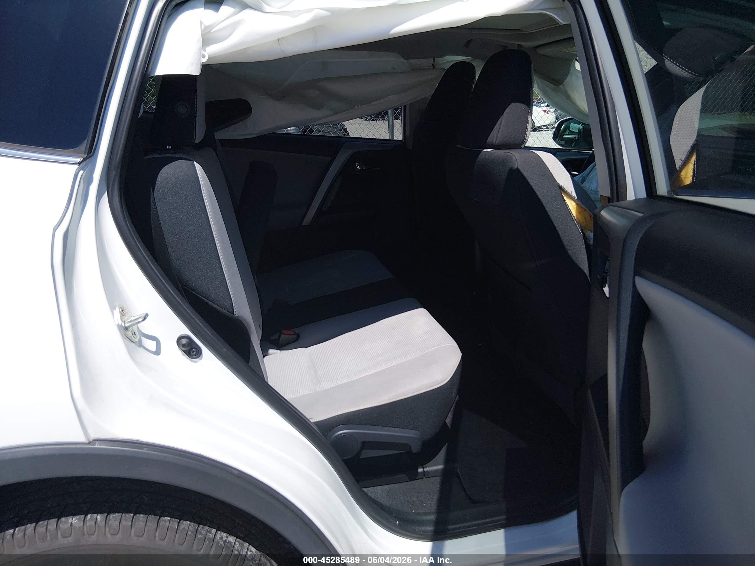 2018 Toyota Rav4 Белый vin: 2T3WFREZXJW447143