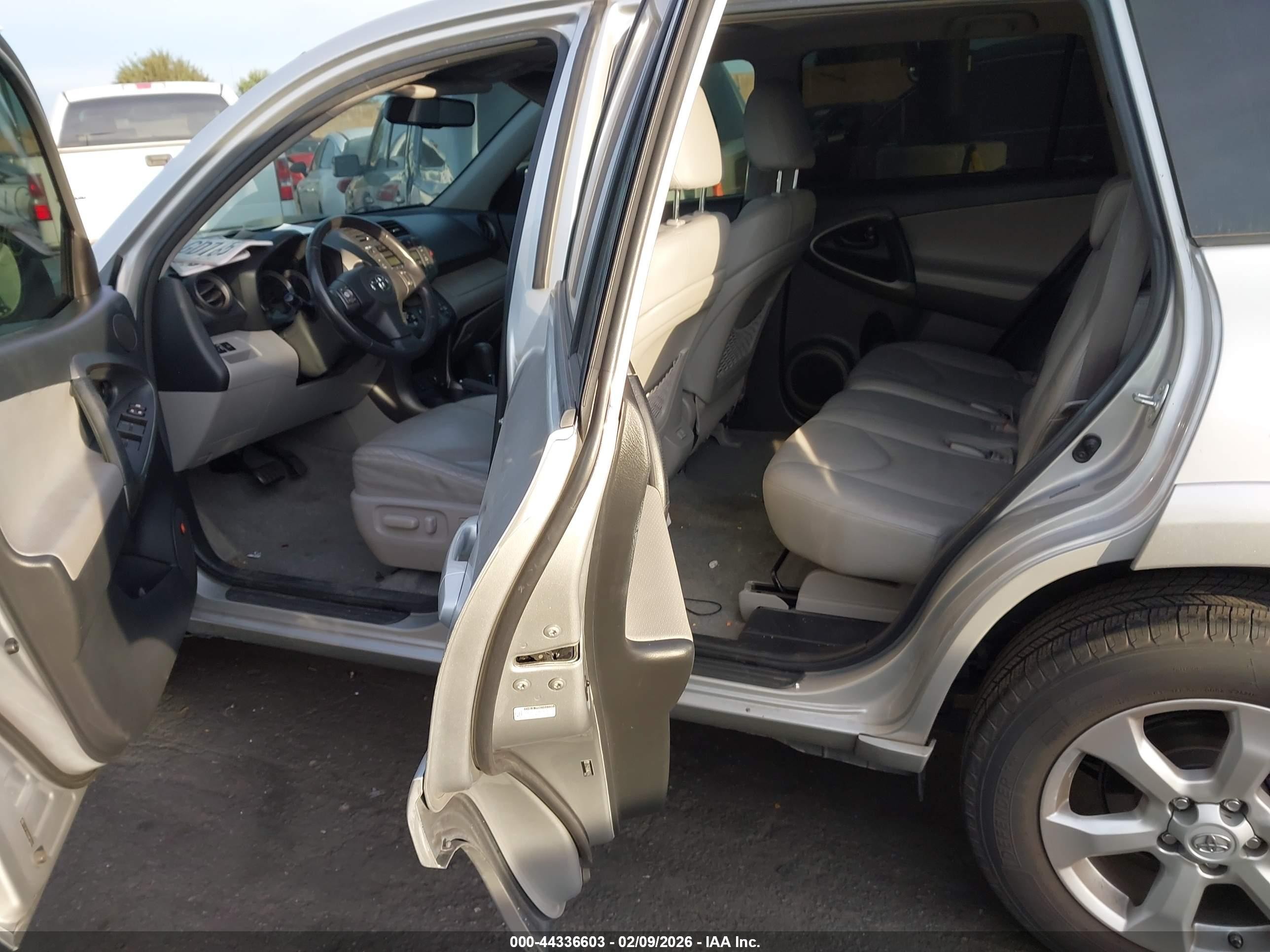 2010 Toyota Rav4 Limited Серебряный vin: 2T3YF4DV6AW024542
