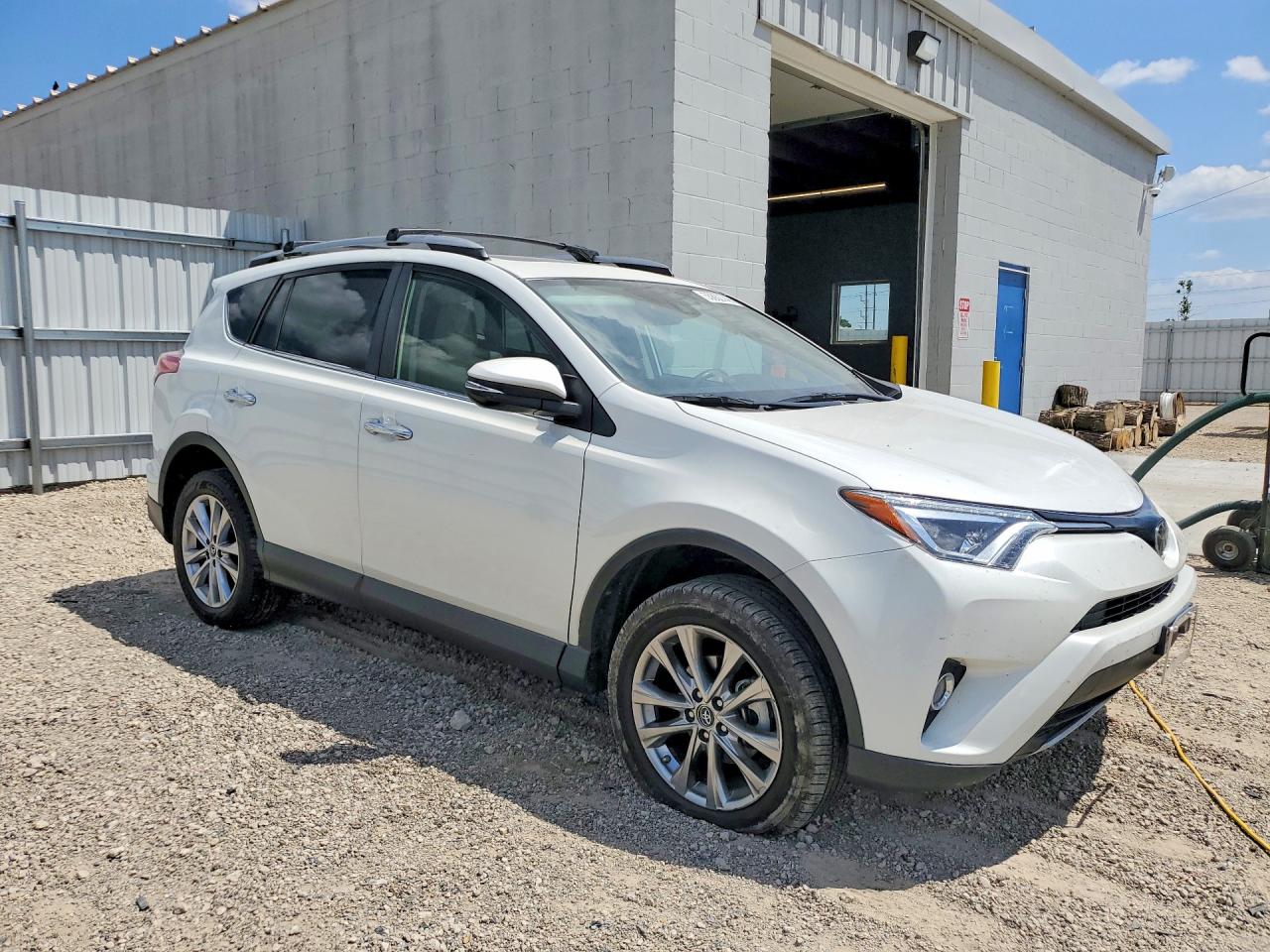 2018 Toyota Rav4 Limited White vin: 2T3YFREV1JW452384