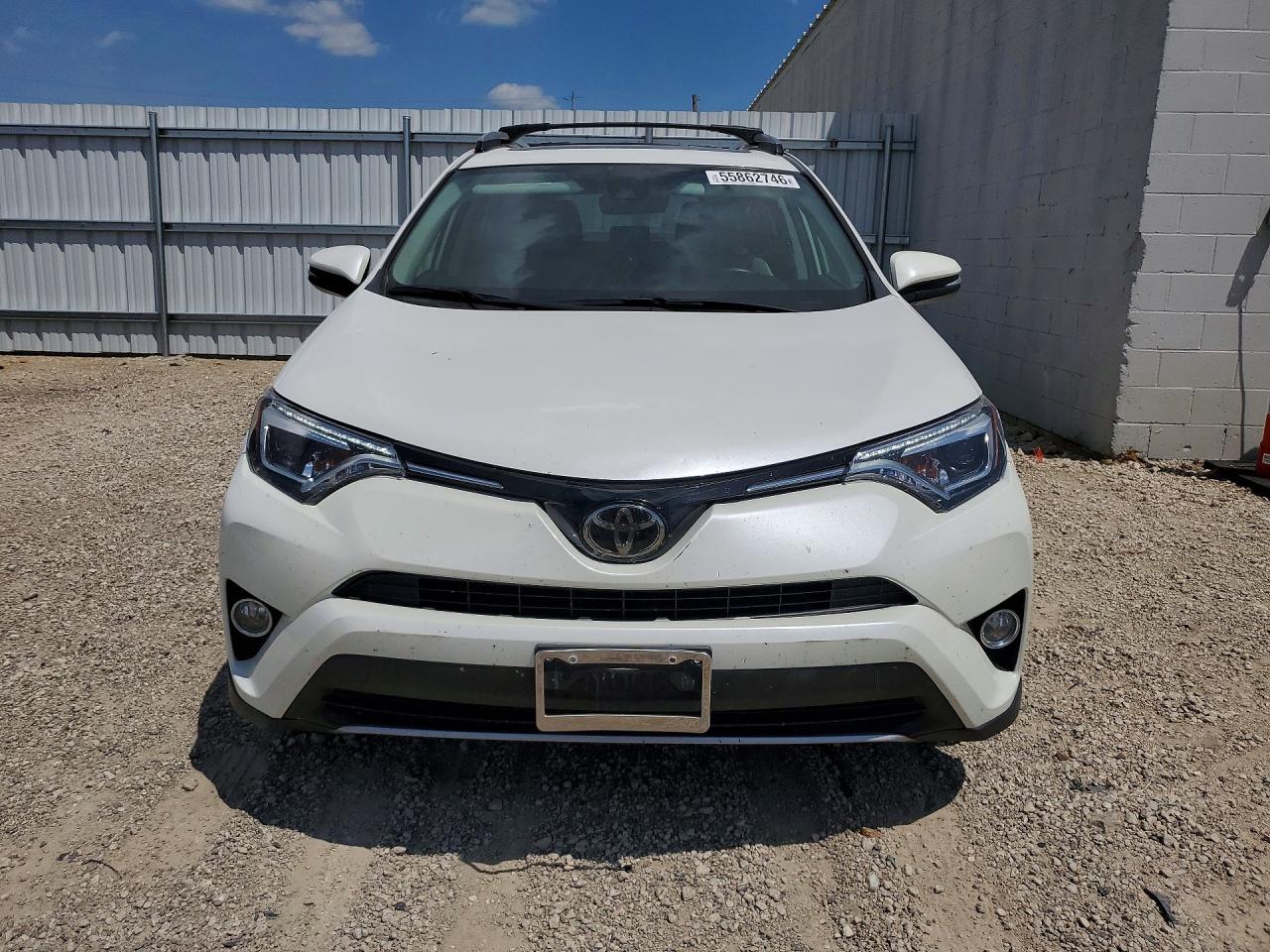 2018 Toyota Rav4 Limited White vin: 2T3YFREV1JW452384