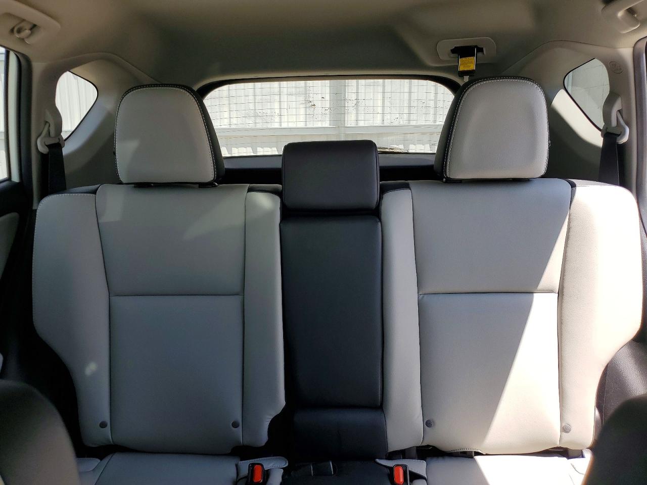 2018 Toyota Rav4 Limited White vin: 2T3YFREV1JW452384
