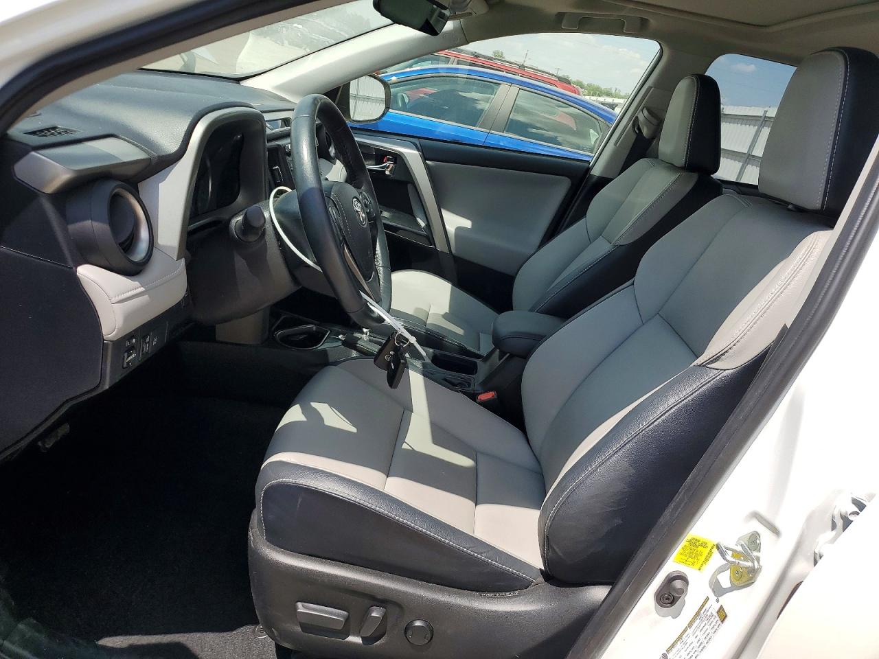 2018 Toyota Rav4 Limited White vin: 2T3YFREV1JW452384