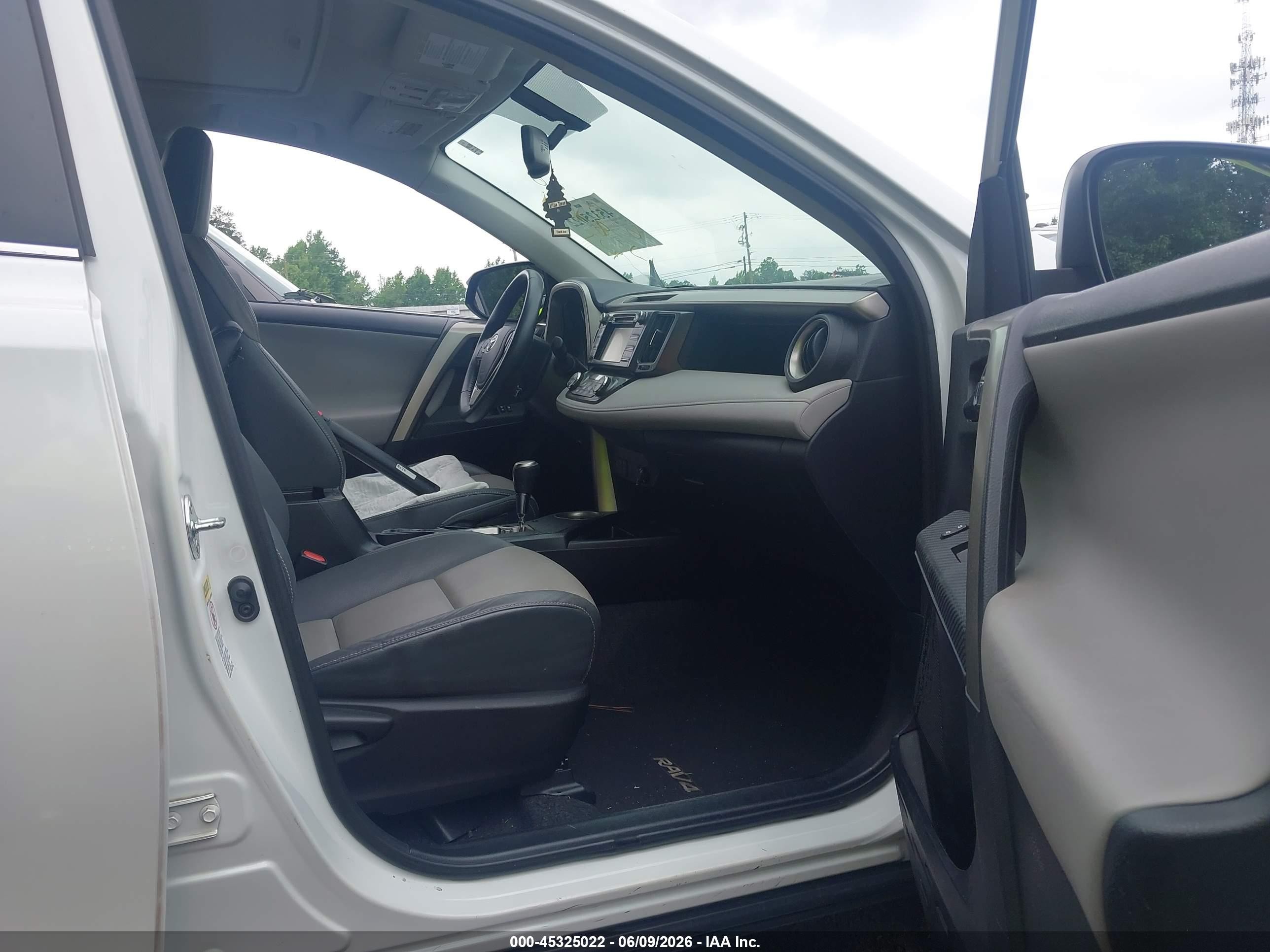 2015 Toyota Rav4 Limited Белый vin: 2T3YFREV2FW138461