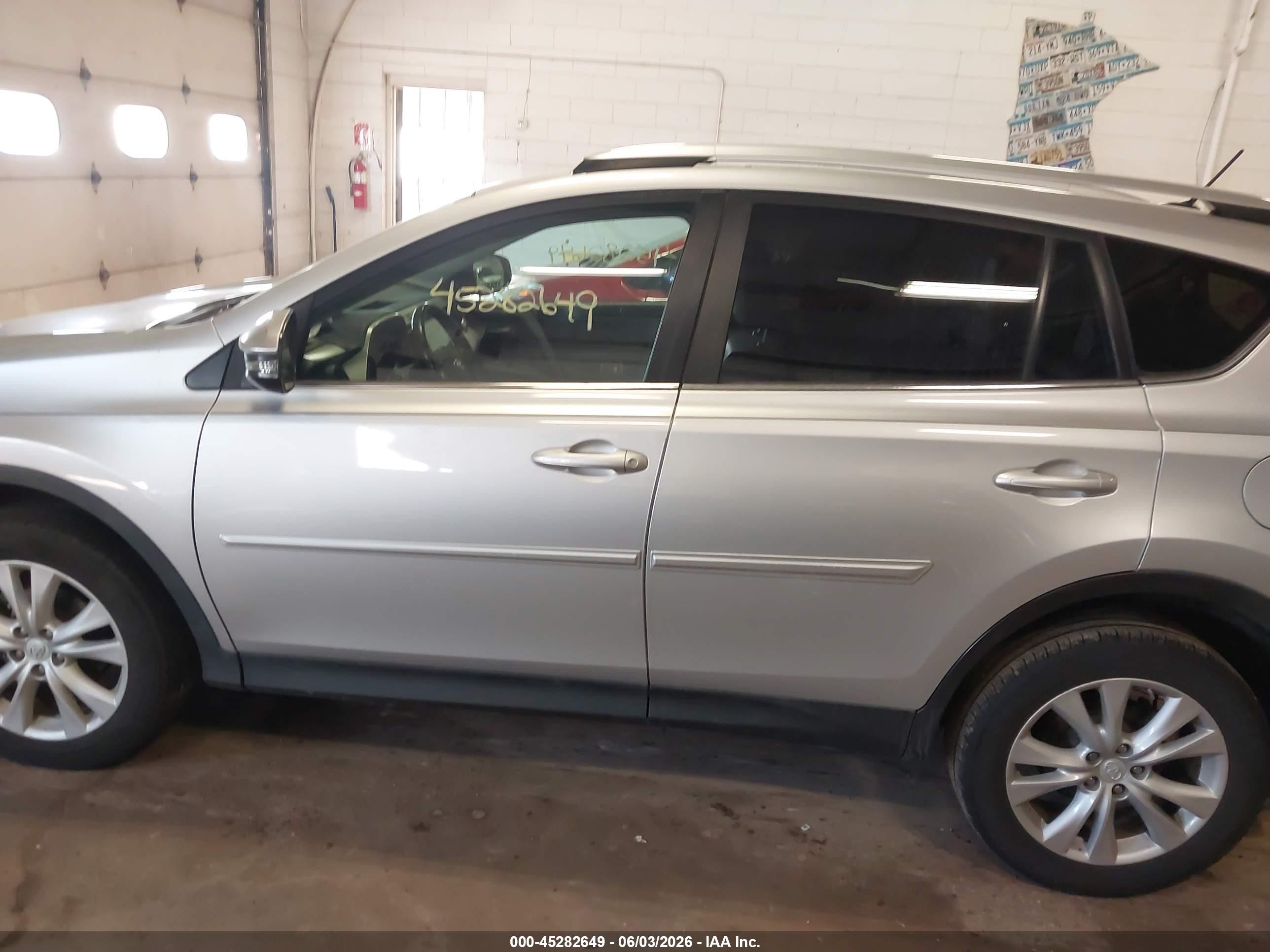 2015 Toyota Rav4 Limited Silver vin: 2T3YFREV2FW231576