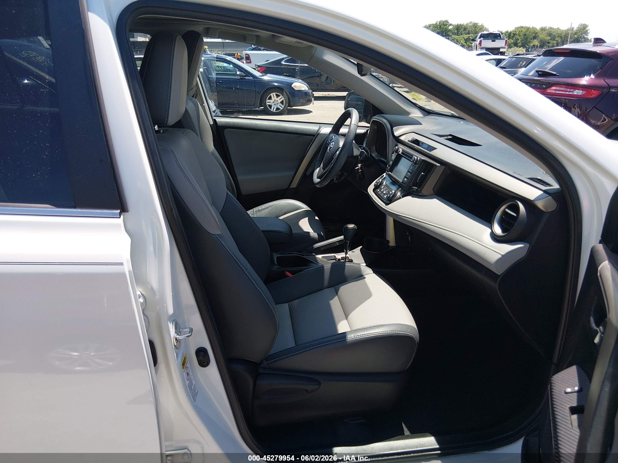 2015 Toyota Rav4 Limited White vin: 2T3YFREV6FW220306