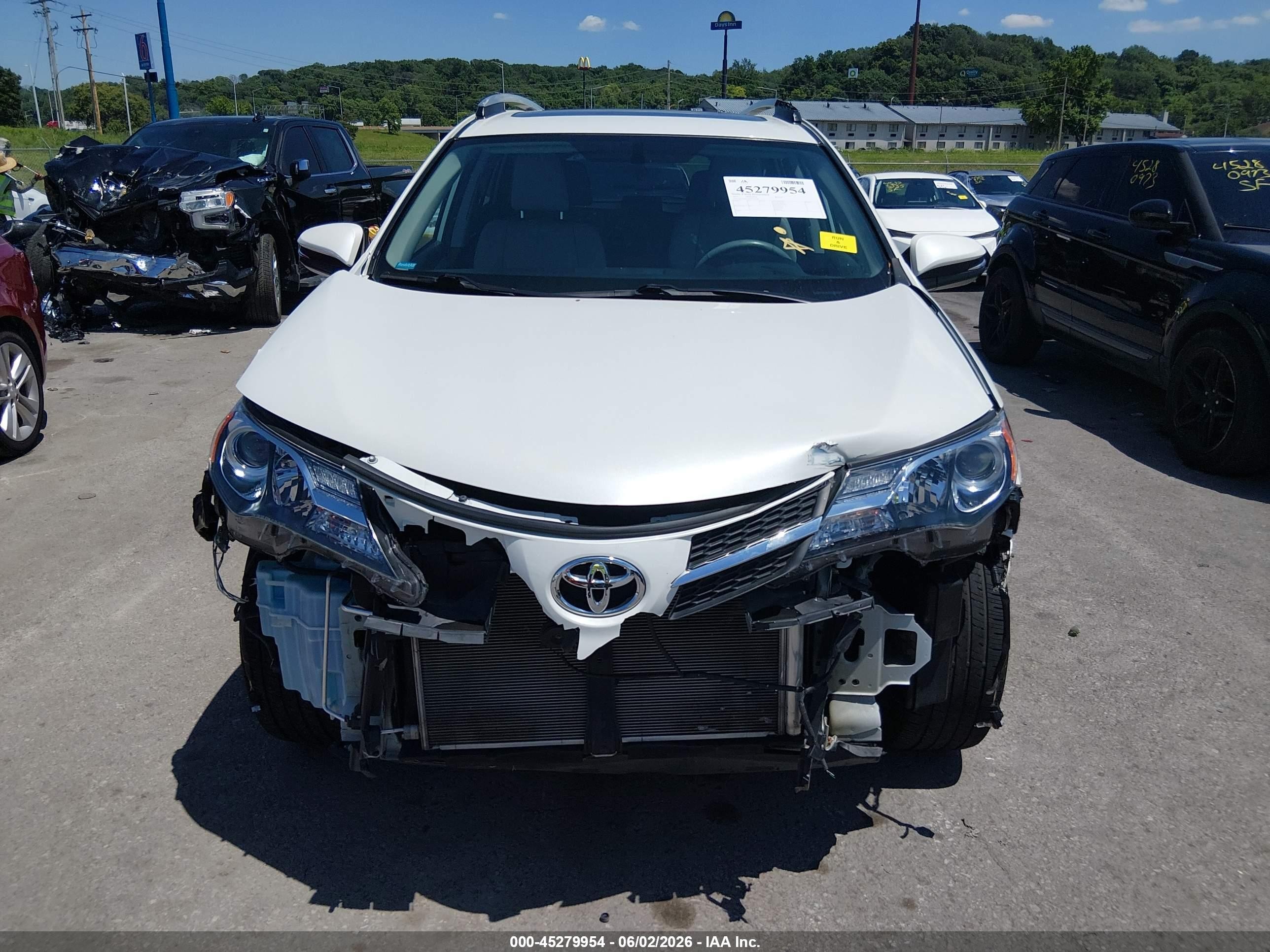 2015 Toyota Rav4 Limited White vin: 2T3YFREV6FW220306