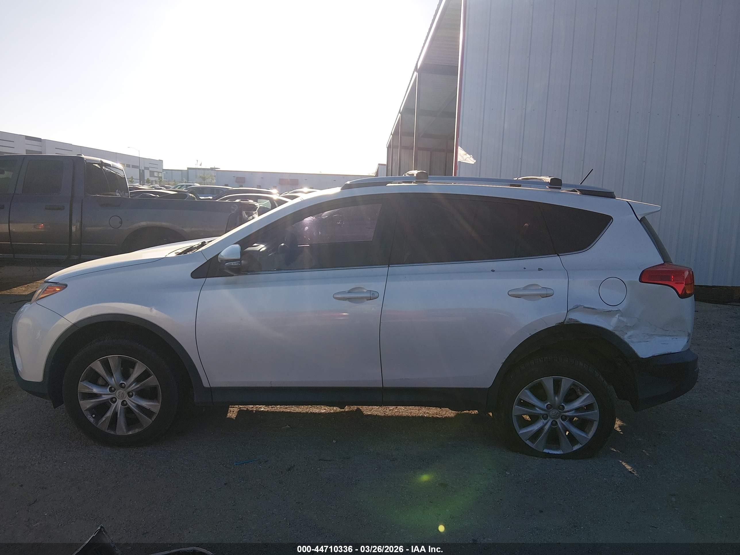 2014 Toyota Rav4 Limited White vin: 2T3YFREV7EW106717