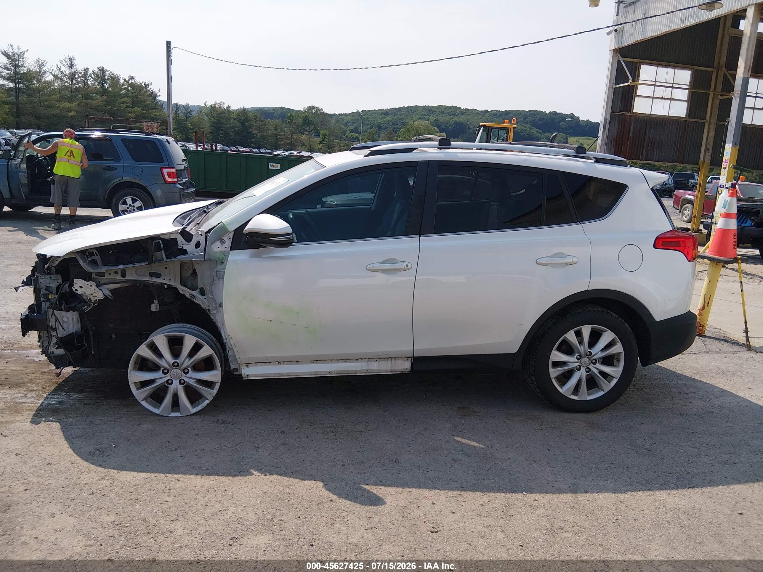 2013 Toyota Rav4 Limited White vin: 2T3YFREV8DW028852