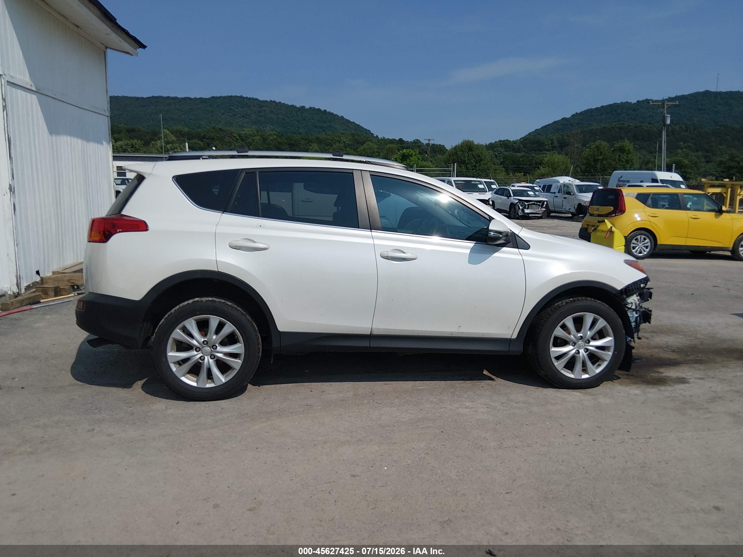 2013 Toyota Rav4 Limited White vin: 2T3YFREV8DW028852