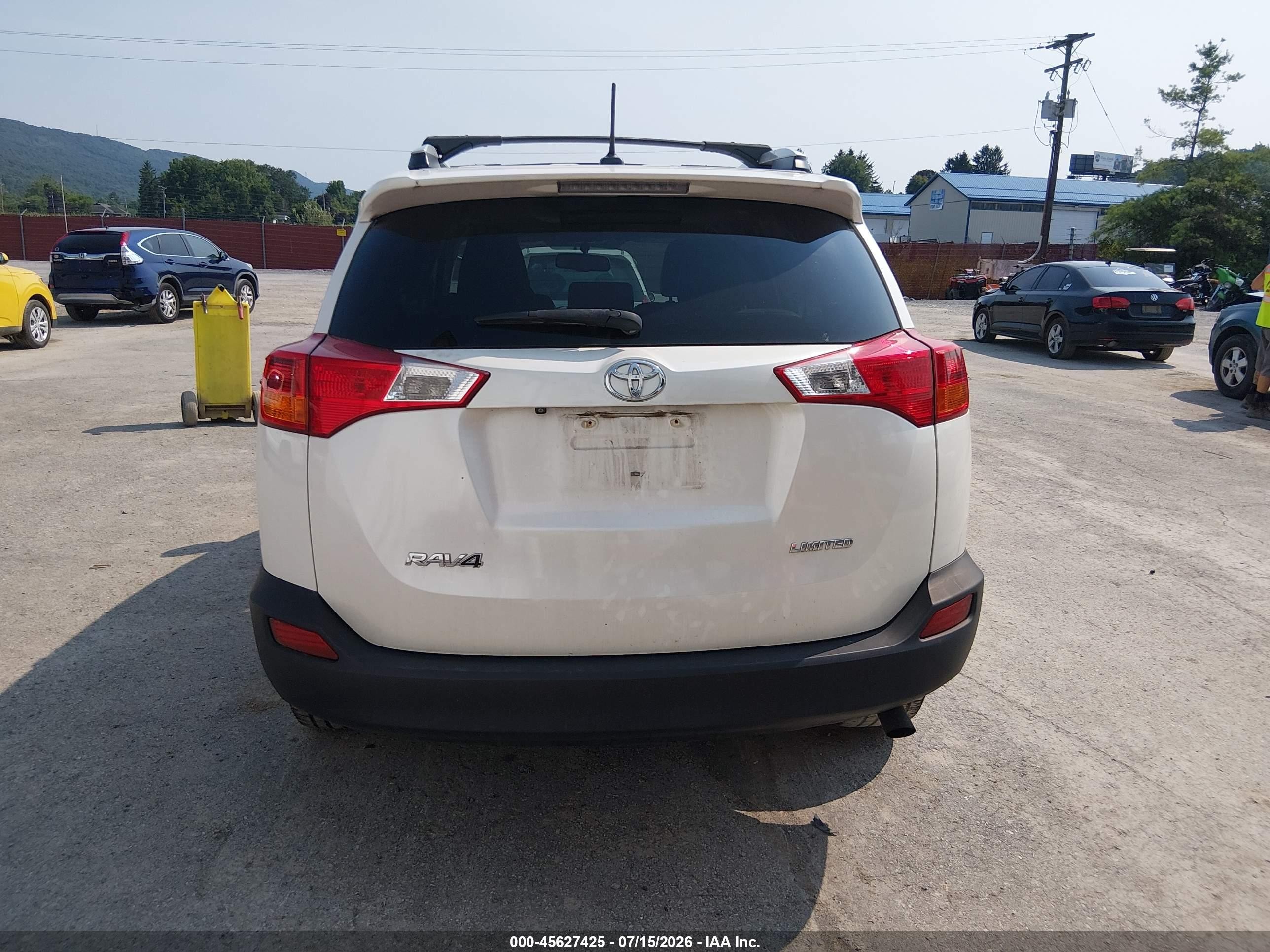 2013 Toyota Rav4 Limited White vin: 2T3YFREV8DW028852