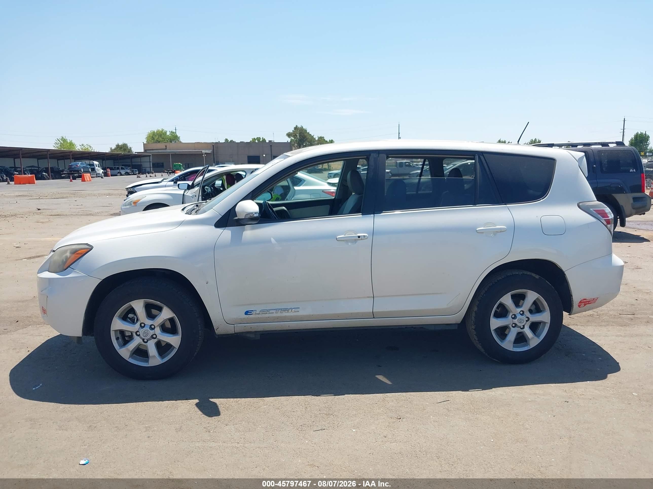 2014 Toyota Rav4 Ev   White vin: 2T3YL4DV1EW002351