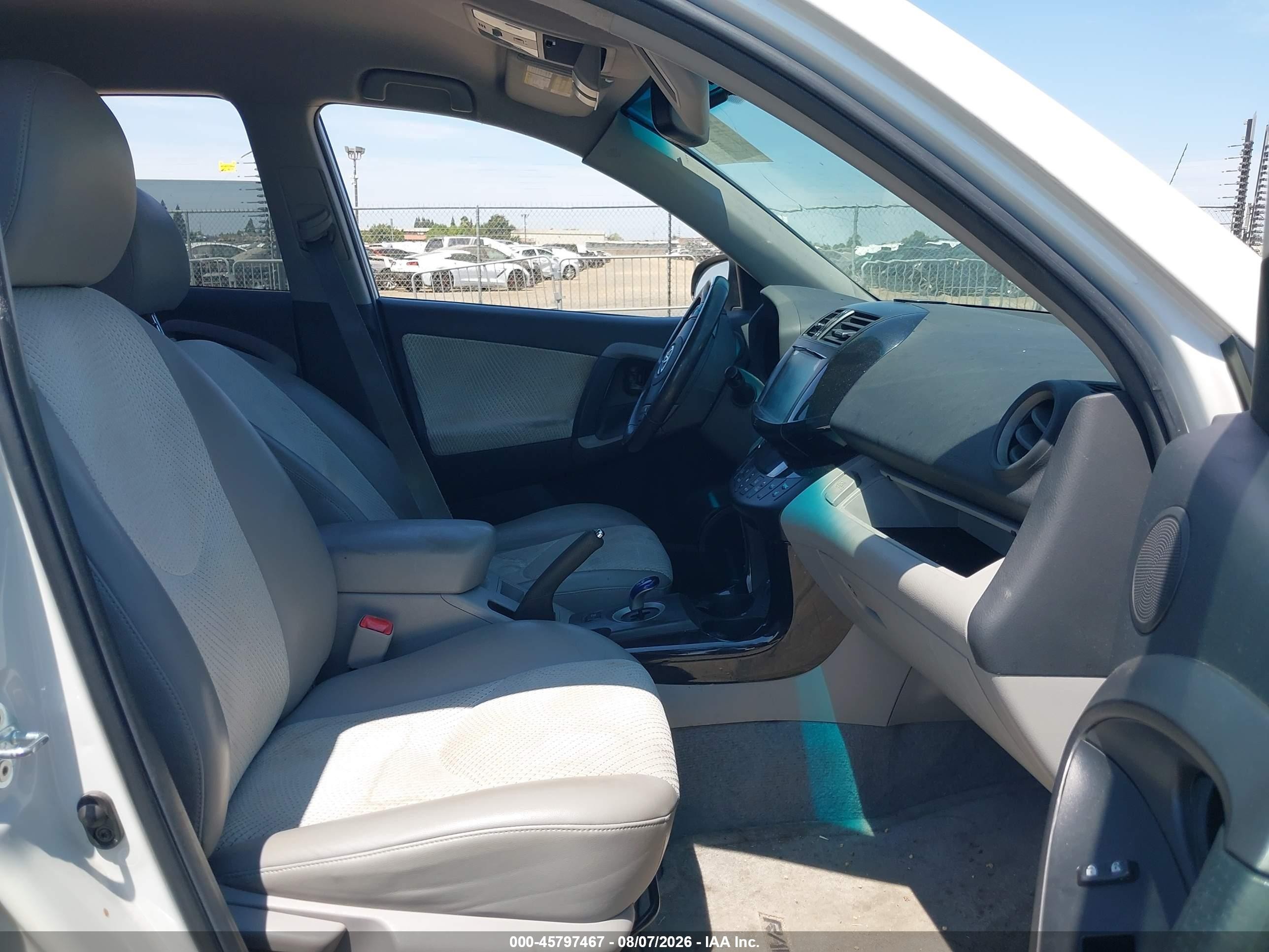 2014 Toyota Rav4 Ev   White vin: 2T3YL4DV1EW002351